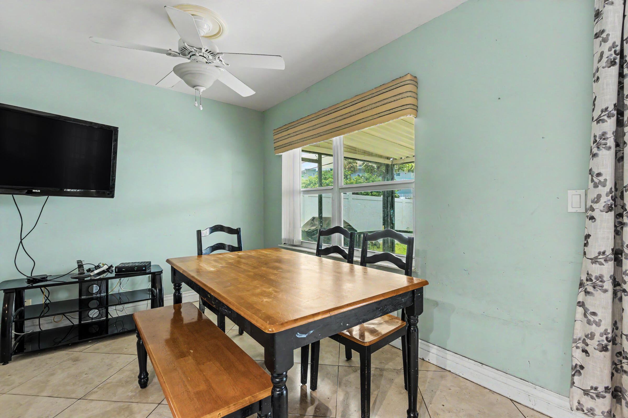 HOLLYWOOD HEIGHTS ADD SEC FOUR - Residential