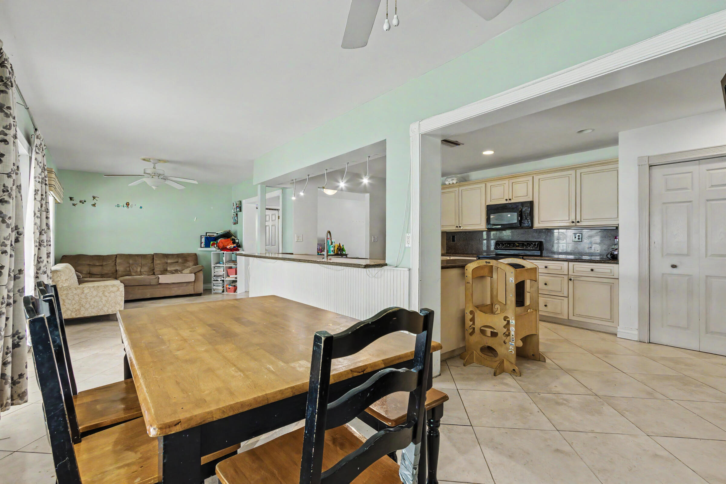 HOLLYWOOD HEIGHTS ADD SEC FOUR - Residential