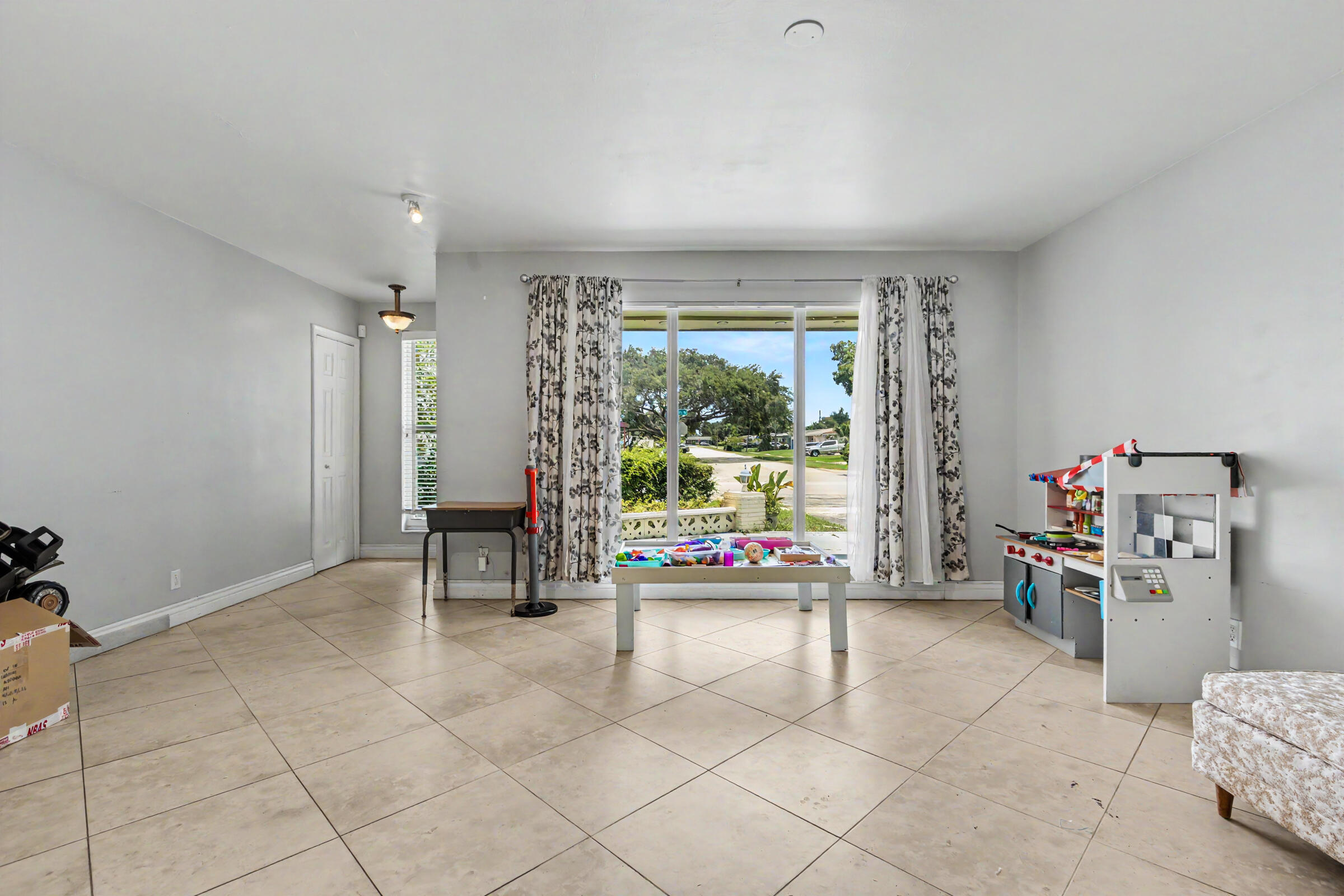HOLLYWOOD HEIGHTS ADD SEC FOUR - Residential