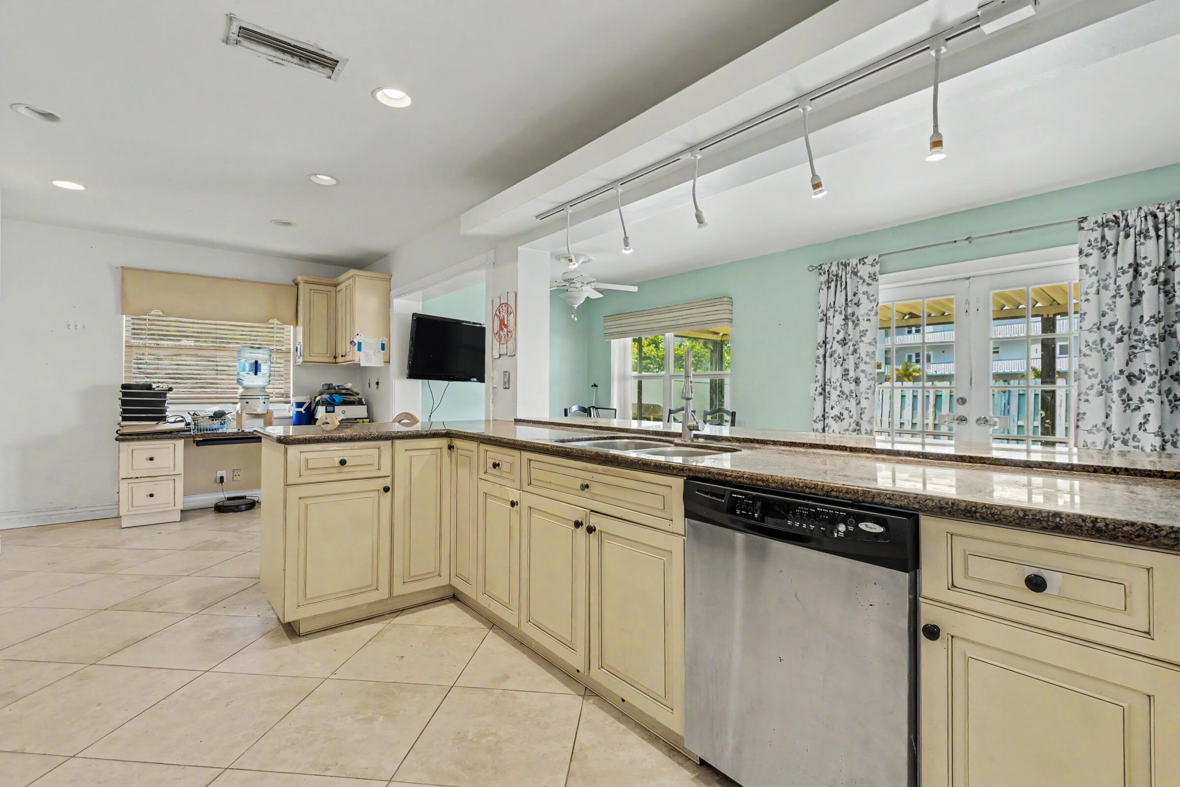 HOLLYWOOD HEIGHTS ADD SEC FOUR - Residential