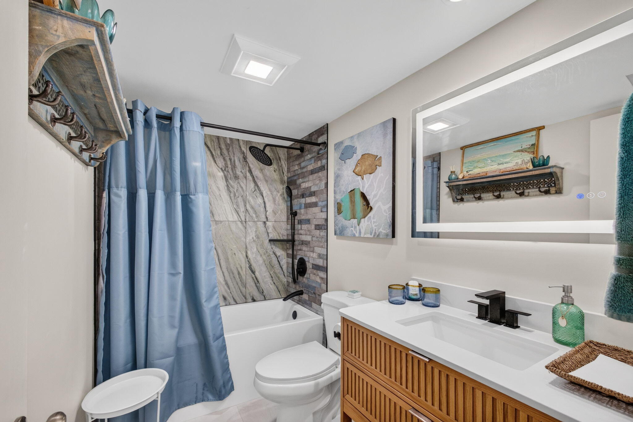 PARADISE HARBOUR CONDO - Residential