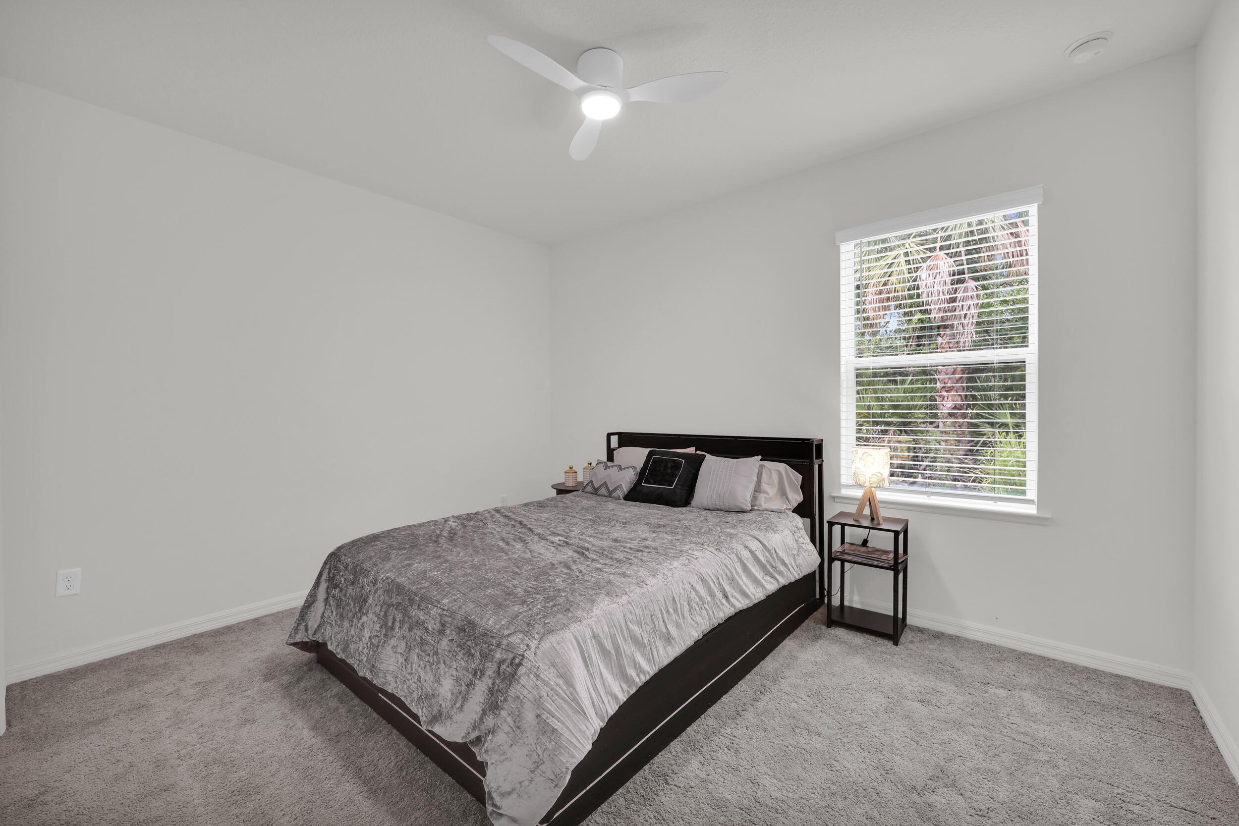 VERO LAKE ESTATES UNIT E - Residential