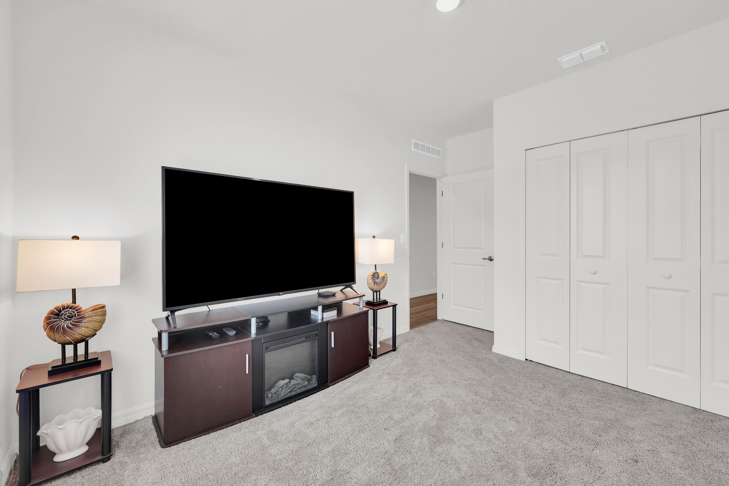 VERO LAKE ESTATES UNIT E - Residential