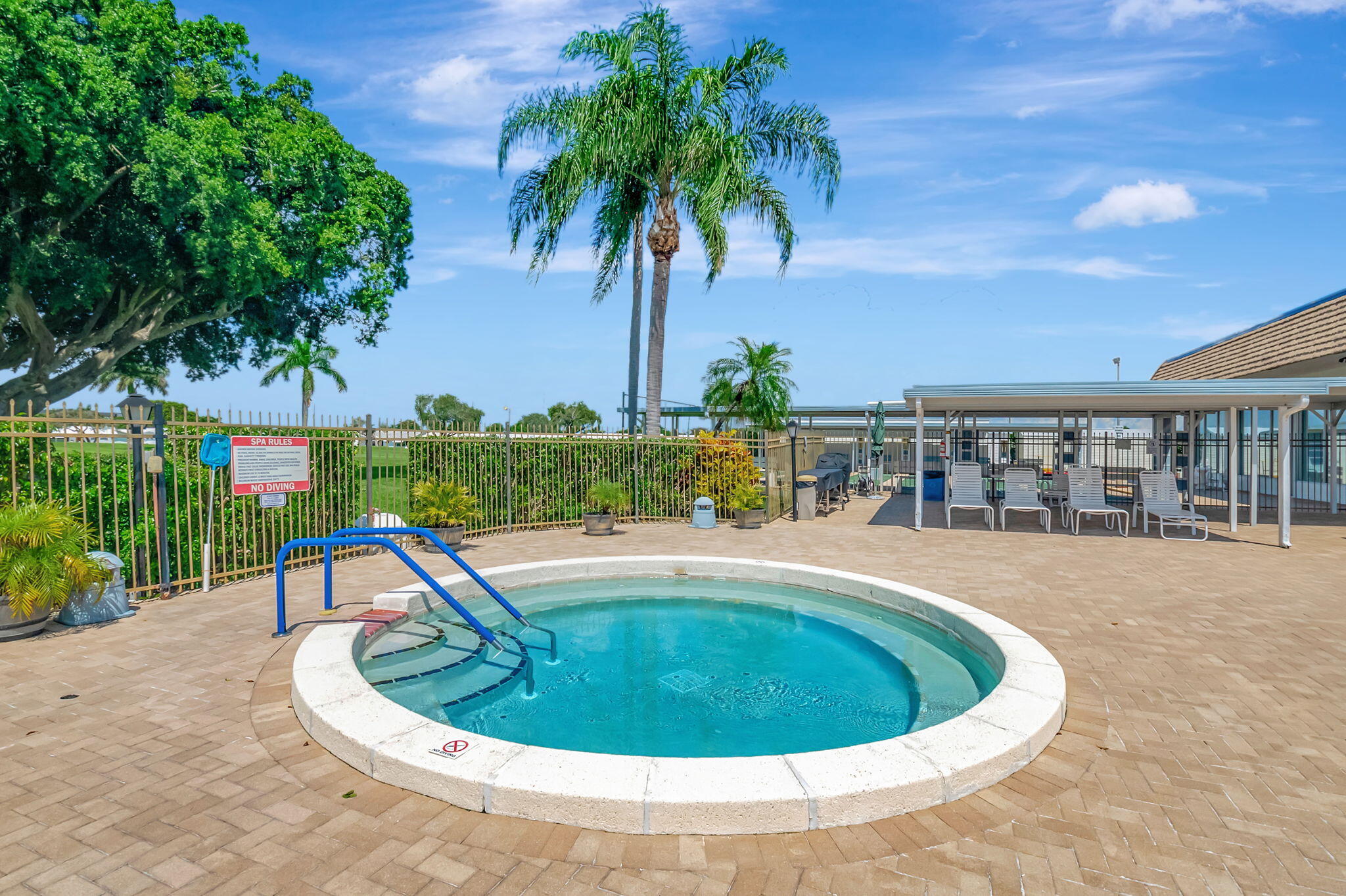 PALM BEACH LEISUREVILLE SEC 8 - Residential