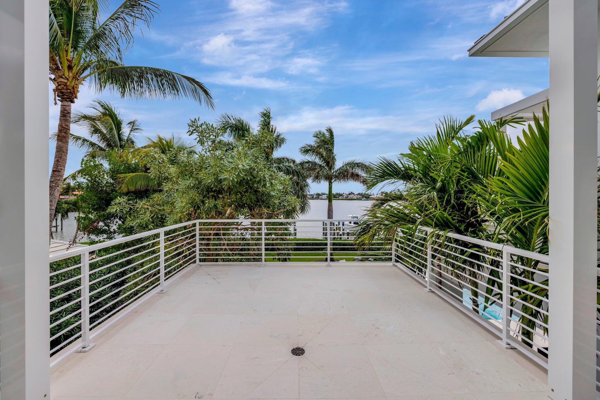 SAILFISH POINT - Residential