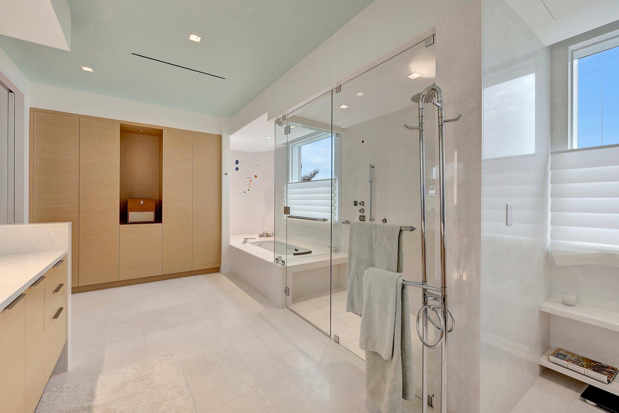 SAILFISH POINT - Residential