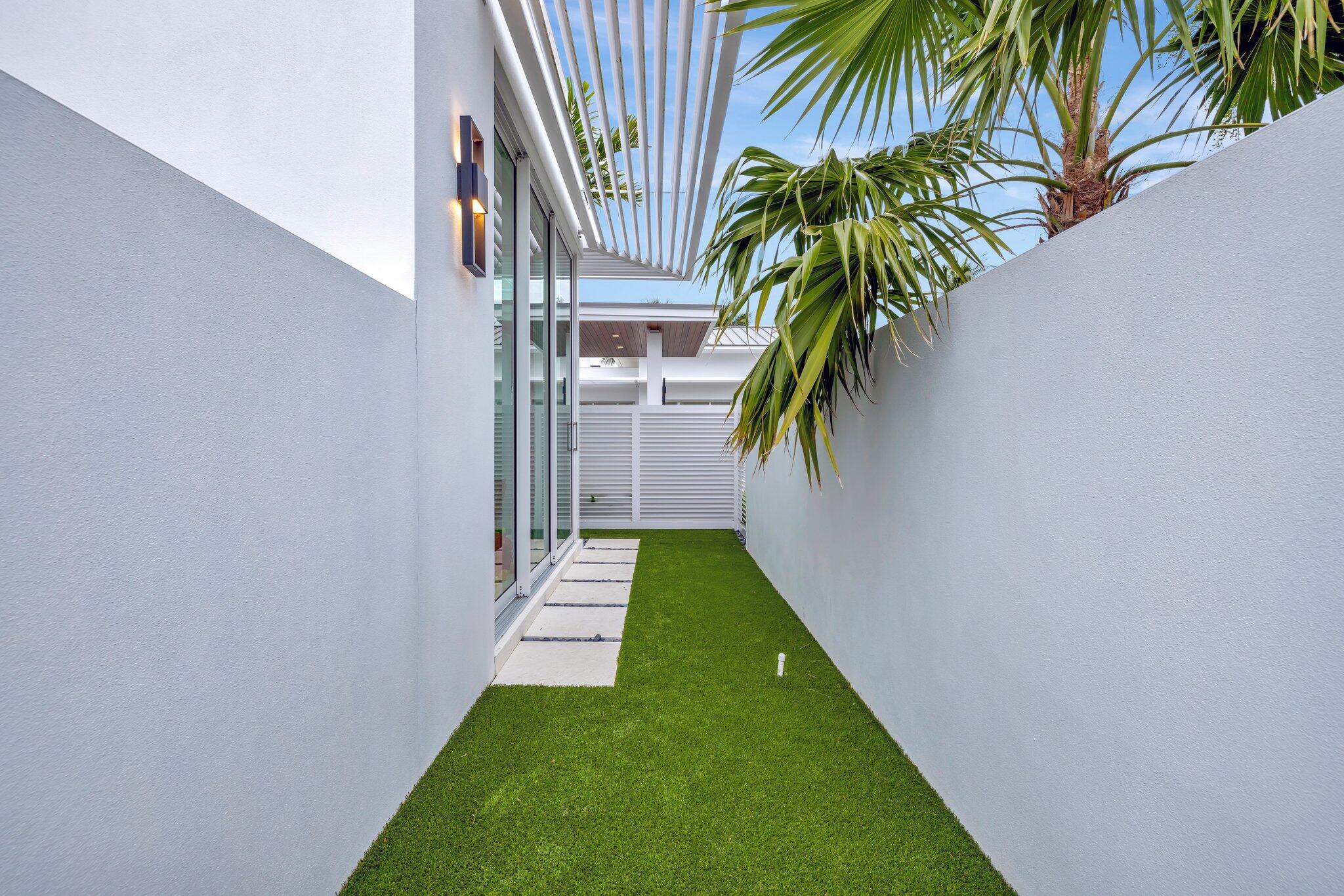 SAILFISH POINT - Residential