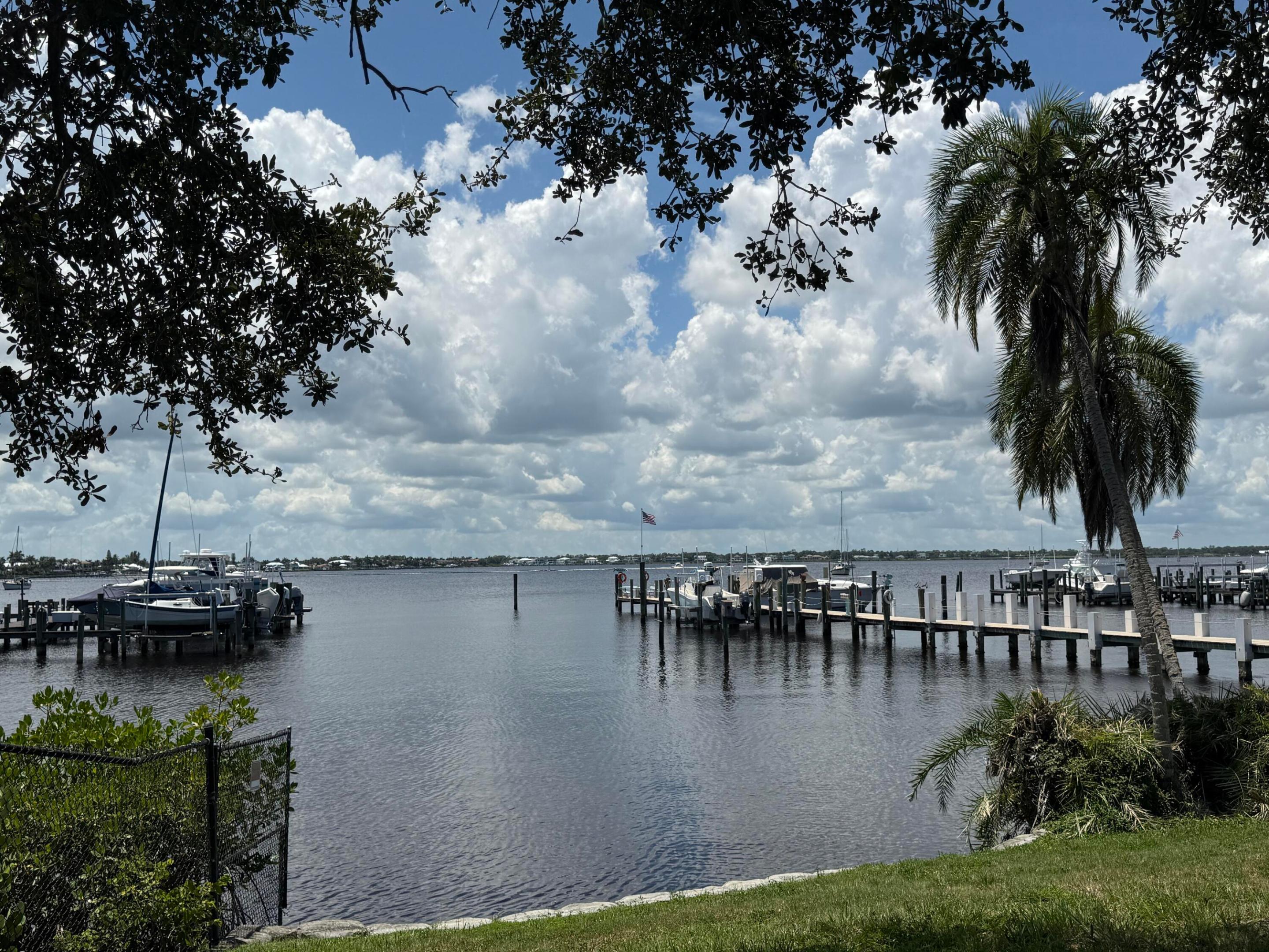 RIVERSIDE PARK - Residential