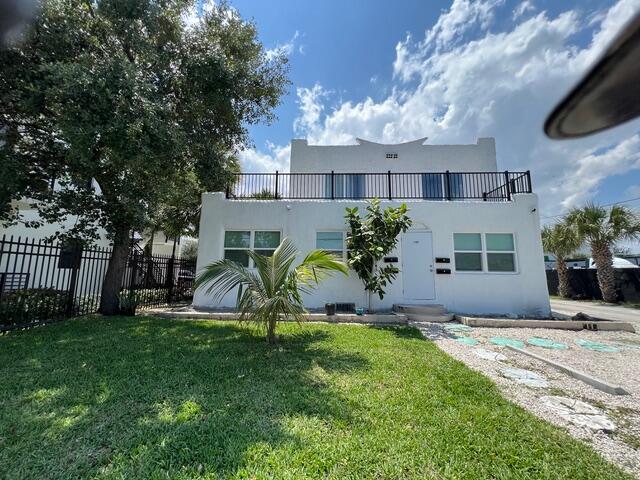 Nicely renovated 4 plex in Mercer Park. Mercer Park is a growing community within walking distance of down town West Palm Beach. Renovation includes new kitchens, new bathrooms, hard surface flooring, newer appliances, lighting fixtures plumbing fixtures, etc. Includes off street parking for 7 cars. Units 3 and 4 have an outside deck. Good cash flow with rents of $72,540/yr.