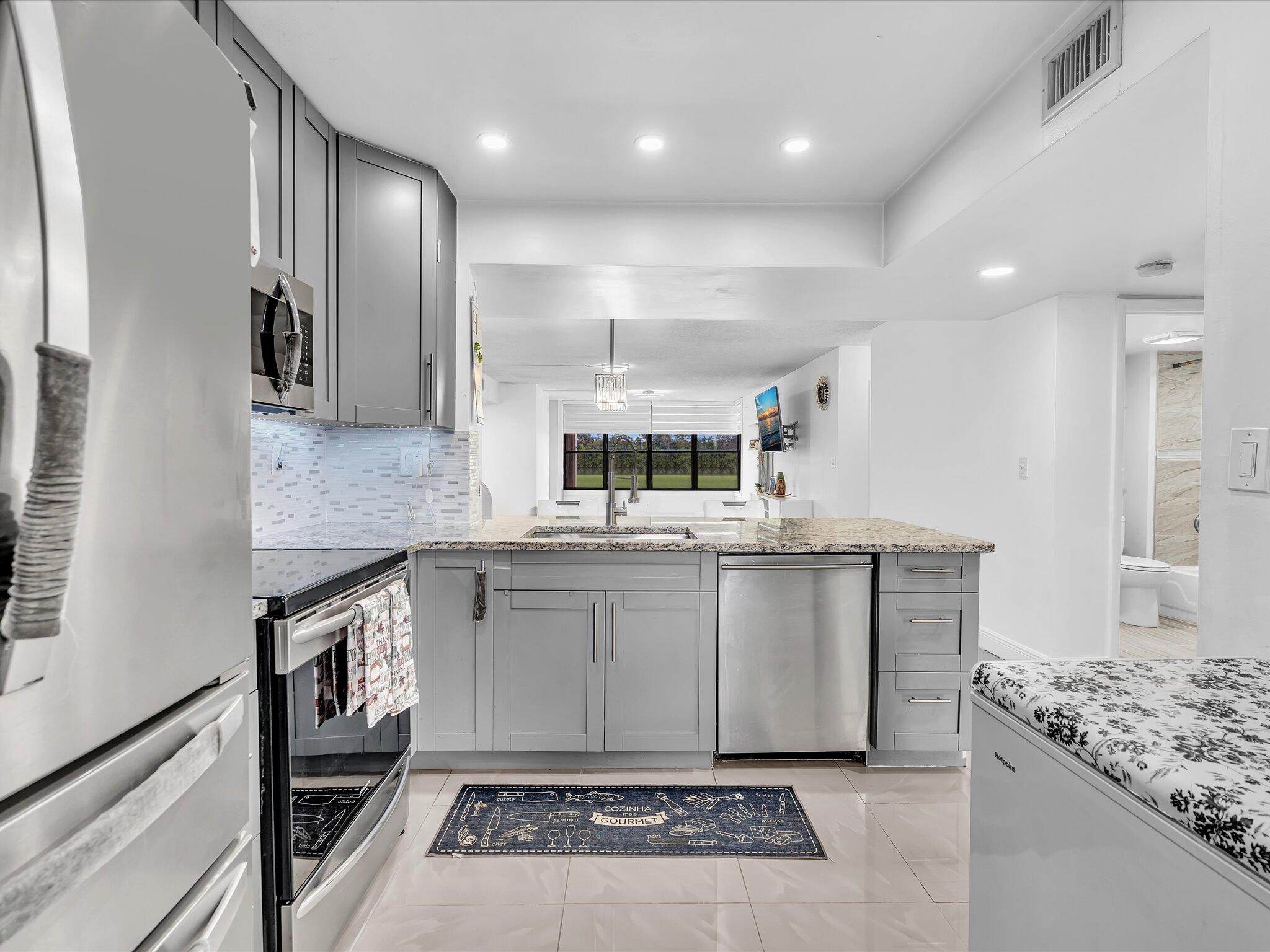 APPLEWOOD VILLAGE I-A CONDO - Residential