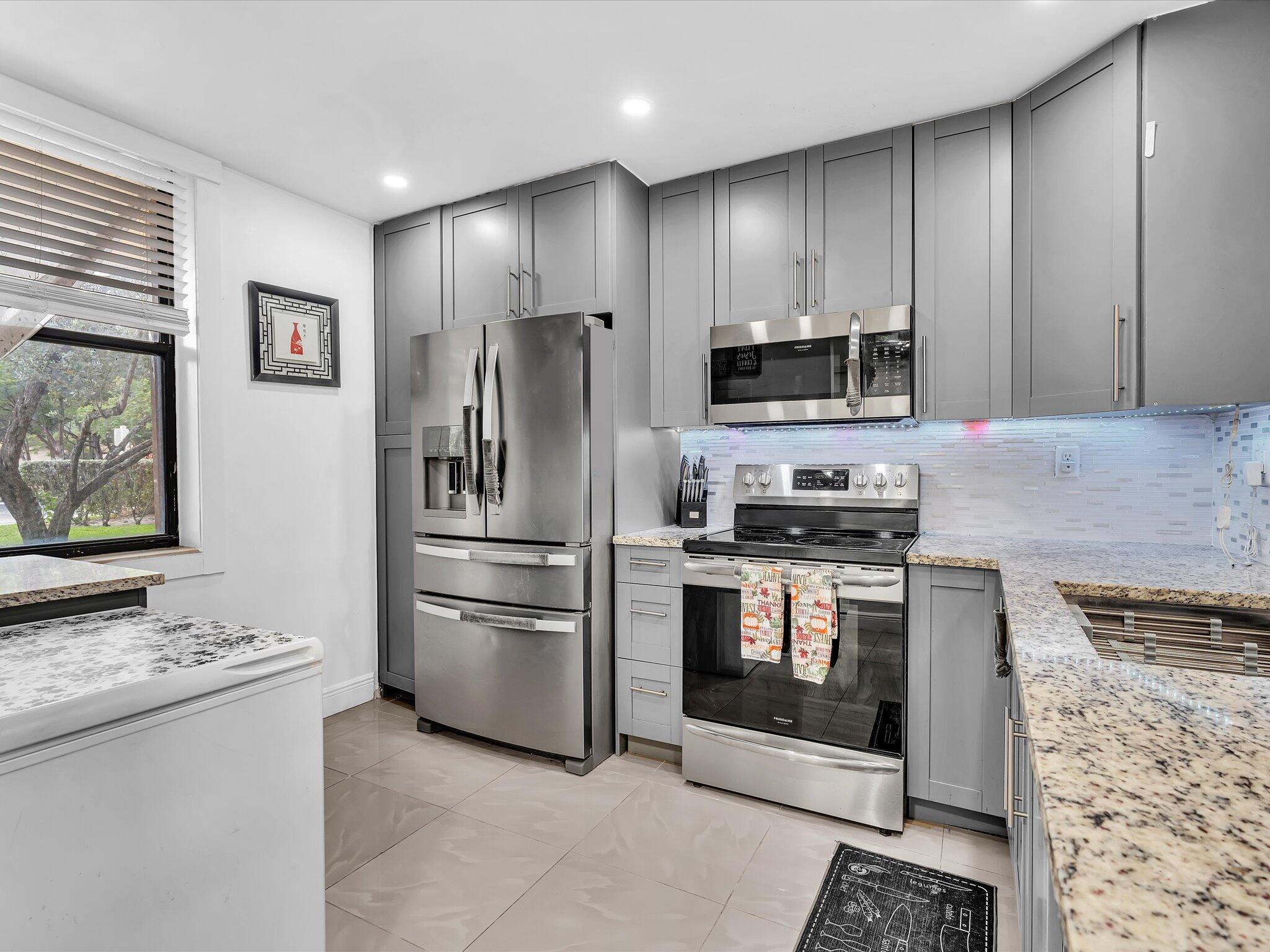APPLEWOOD VILLAGE I-A CONDO - Residential