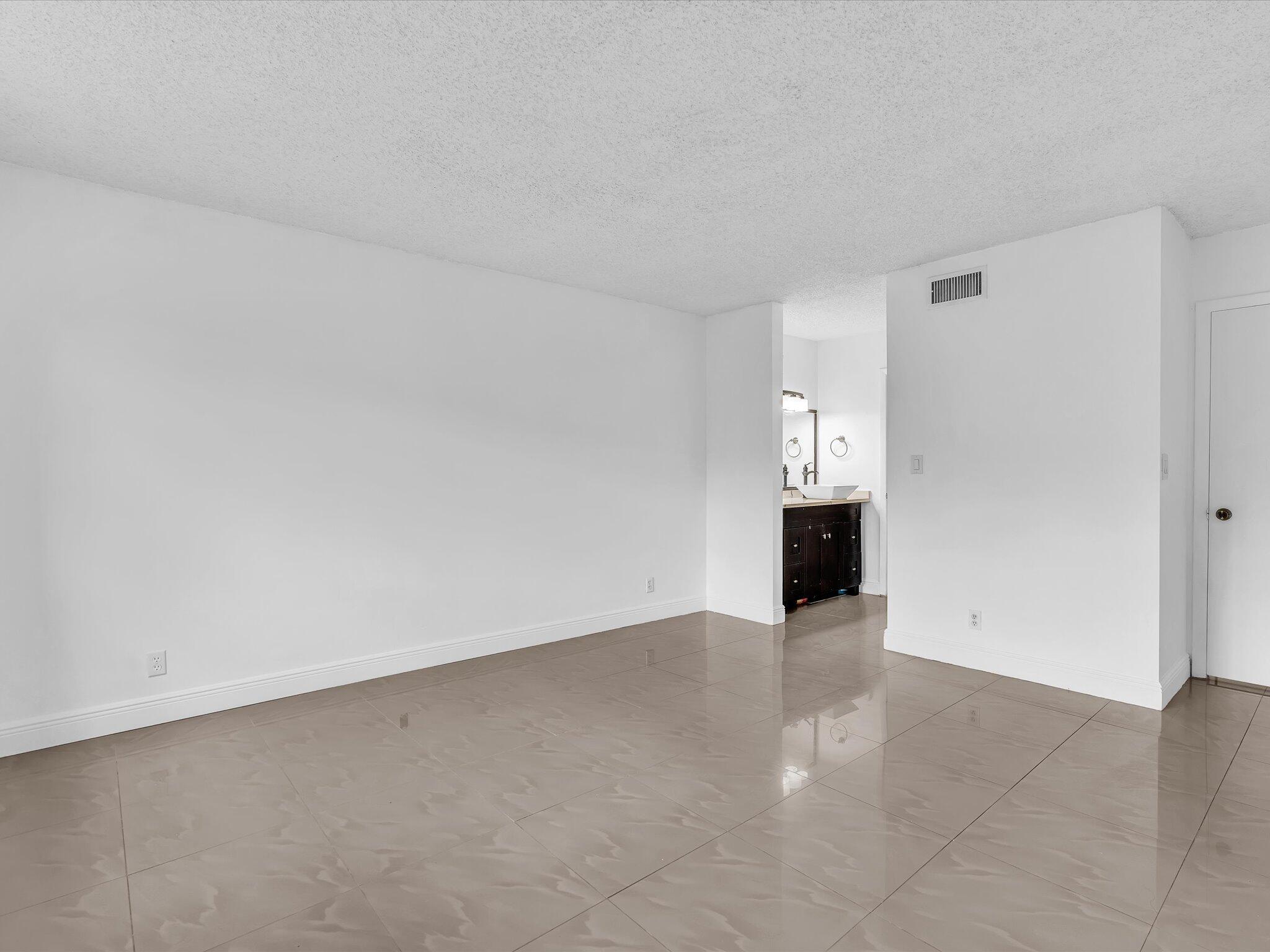 APPLEWOOD VILLAGE I-A CONDO - Residential
