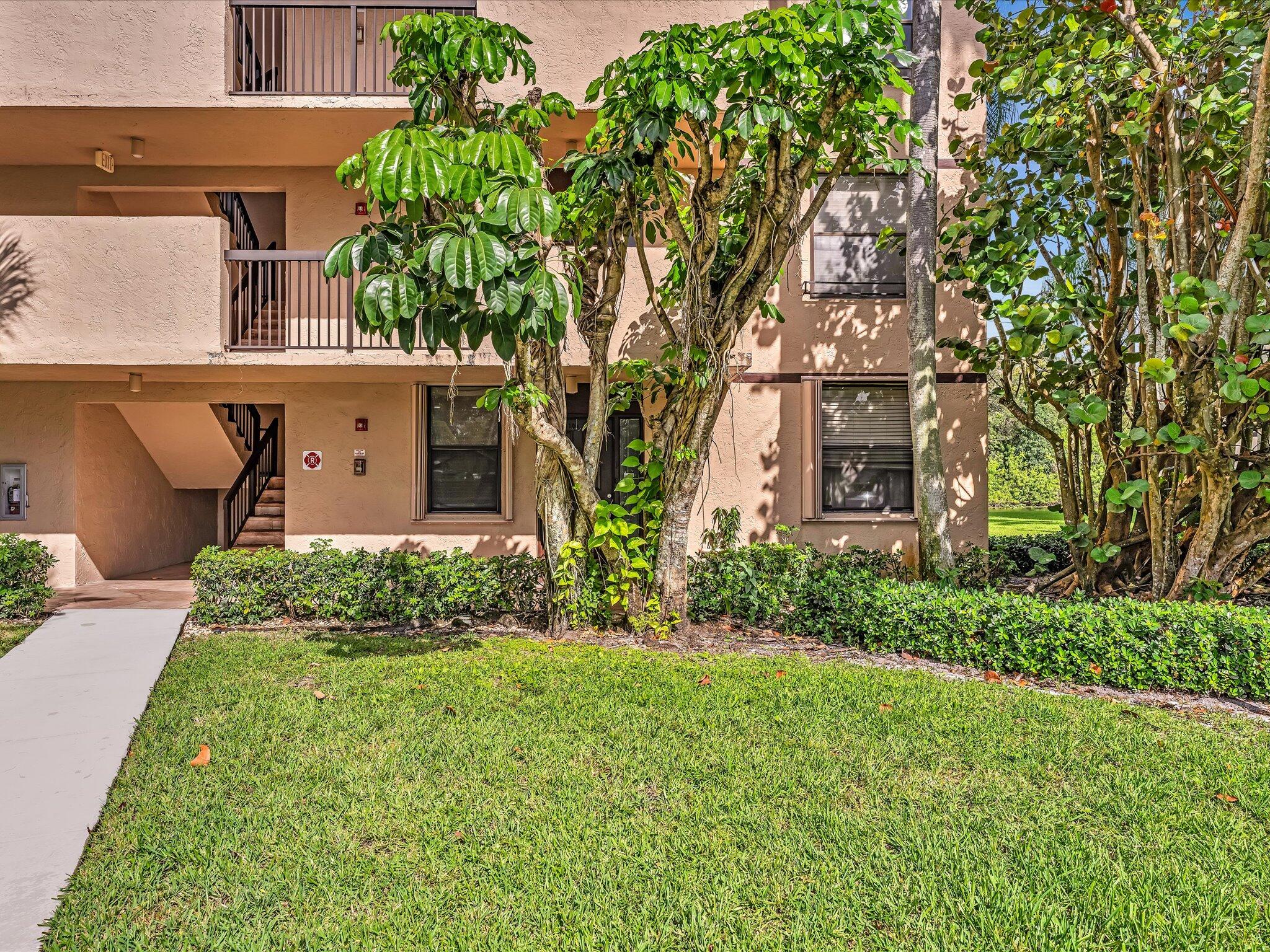 APPLEWOOD VILLAGE I-A CONDO - Residential
