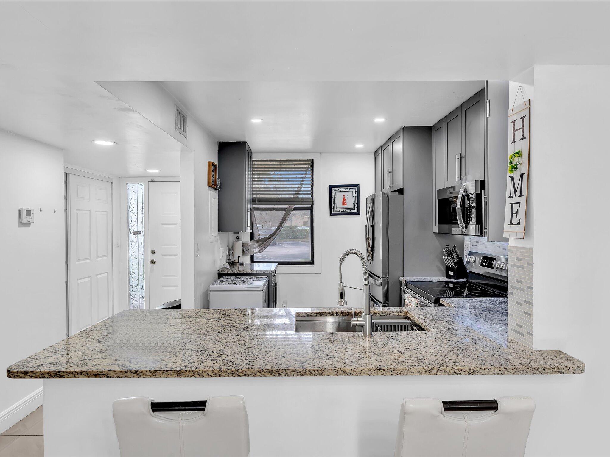 APPLEWOOD VILLAGE I-A CONDO - Residential