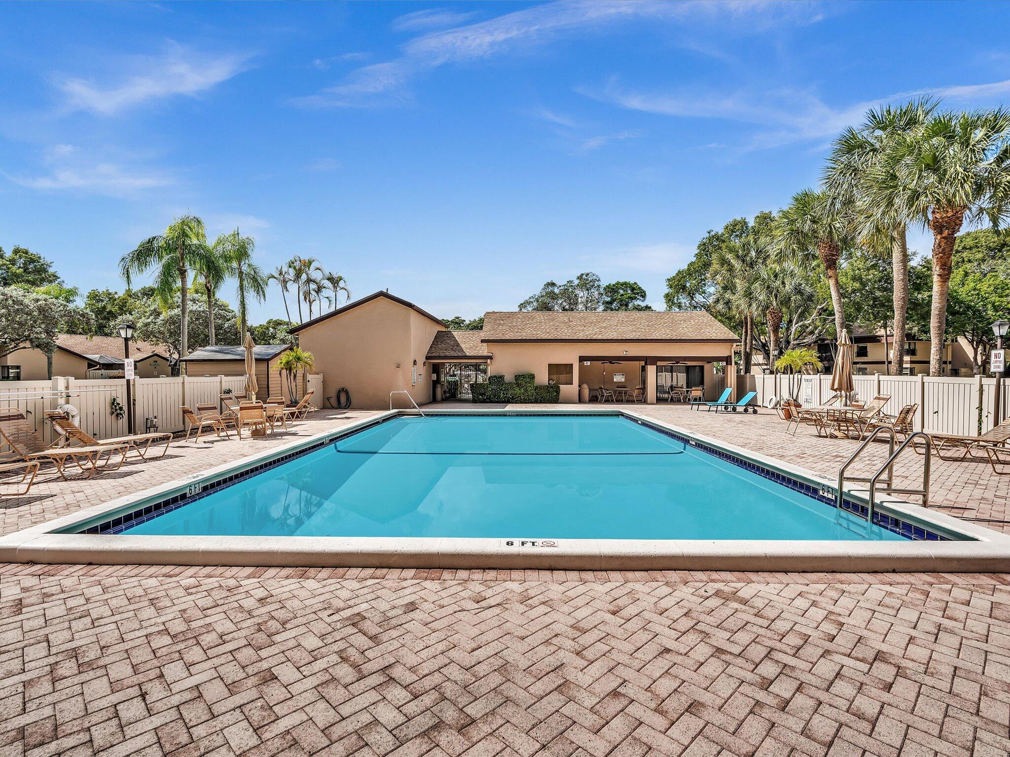 APPLEWOOD VILLAGE I-A CONDO - Residential