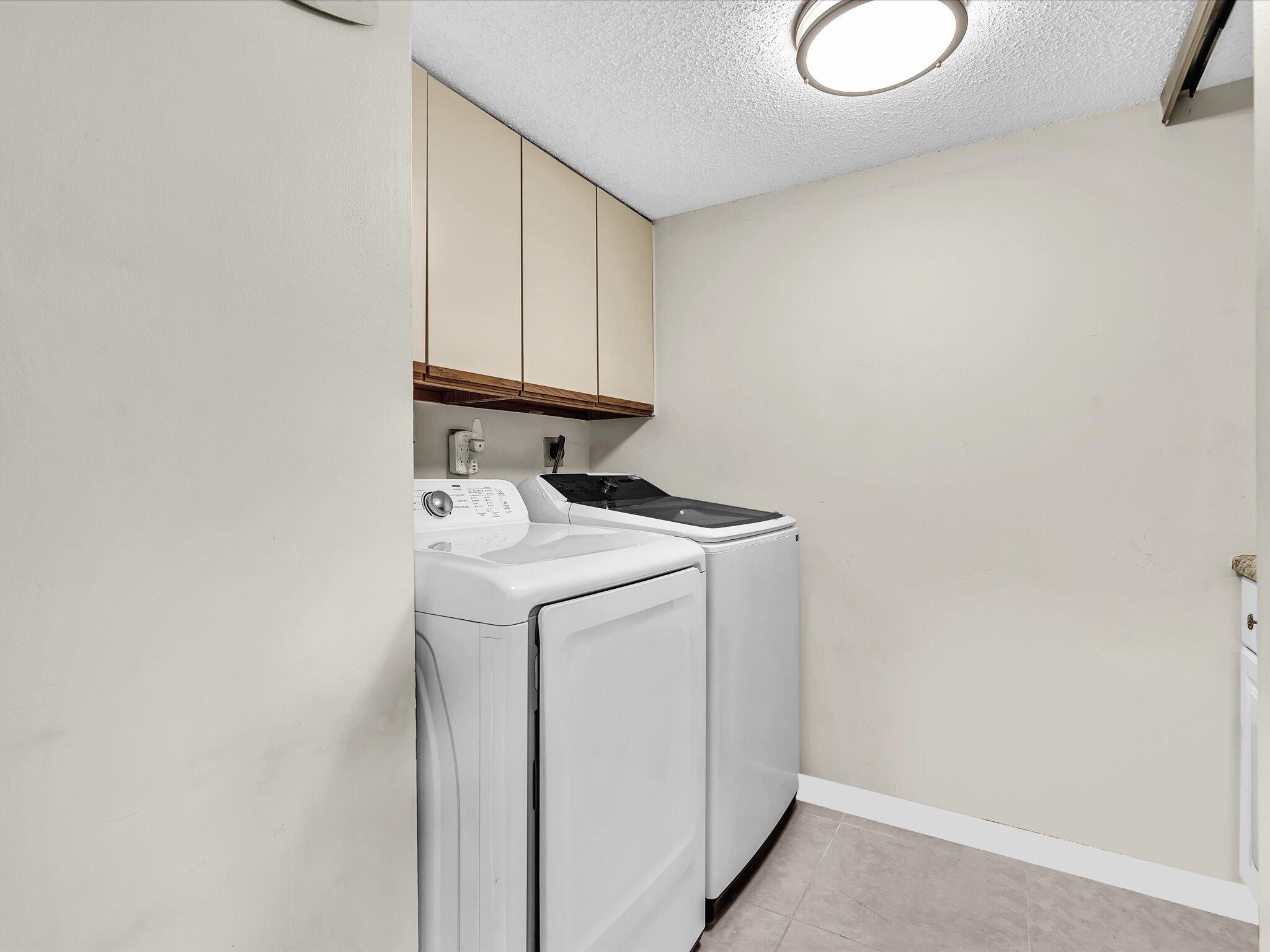 APPLEWOOD VILLAGE I-A CONDO - Residential