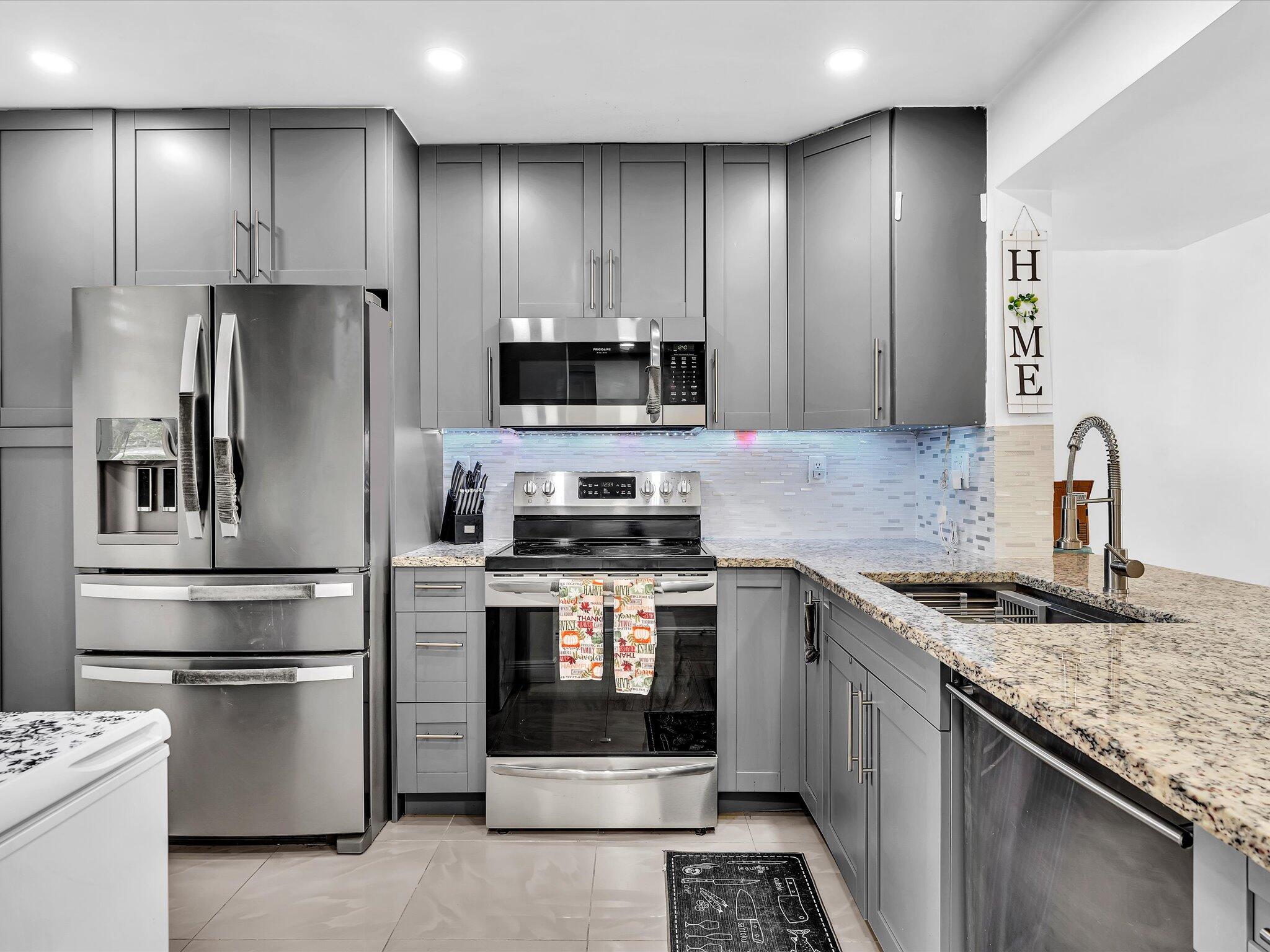 APPLEWOOD VILLAGE I-A CONDO - Residential