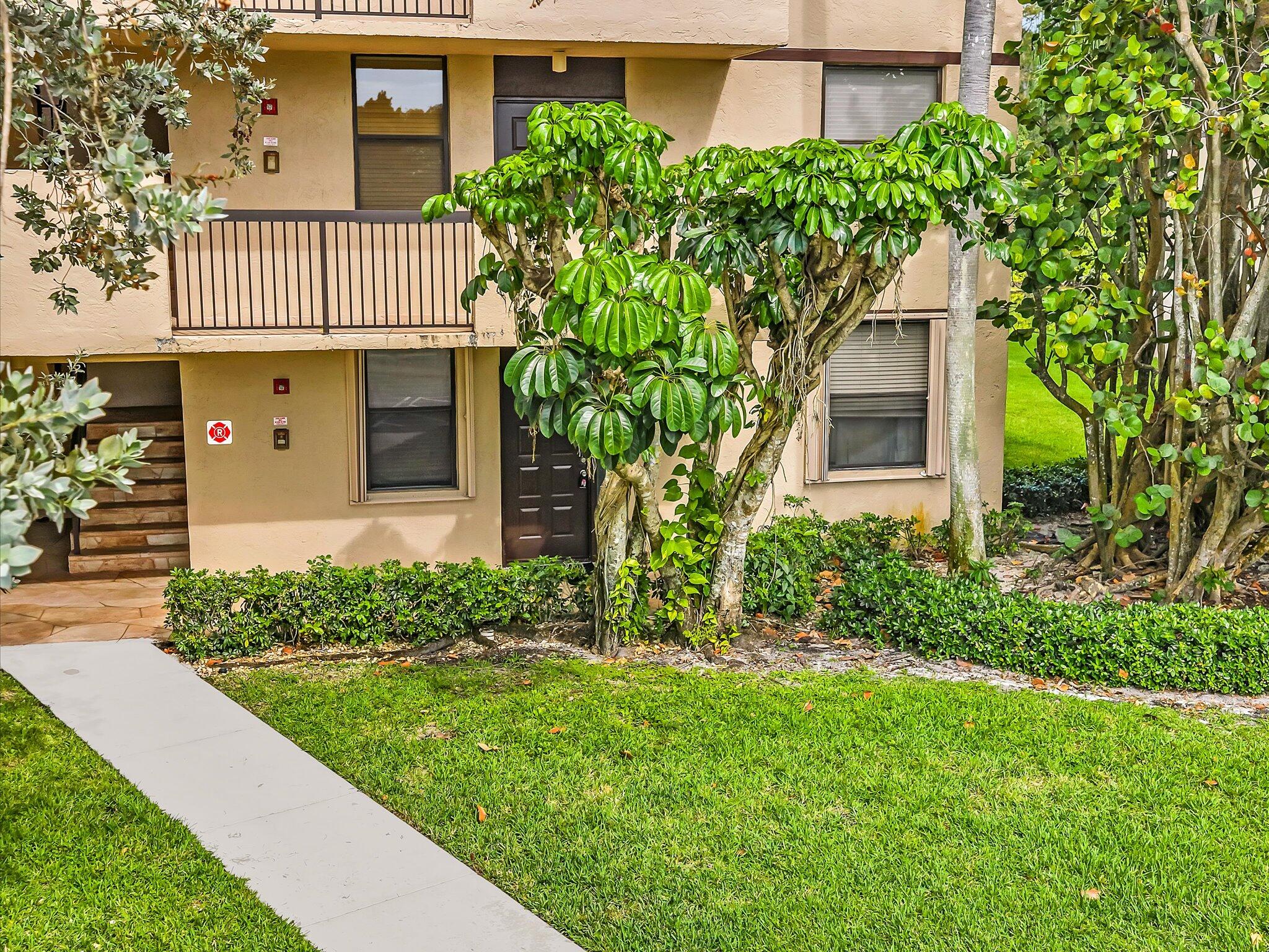 APPLEWOOD VILLAGE I-A CONDO - Residential
