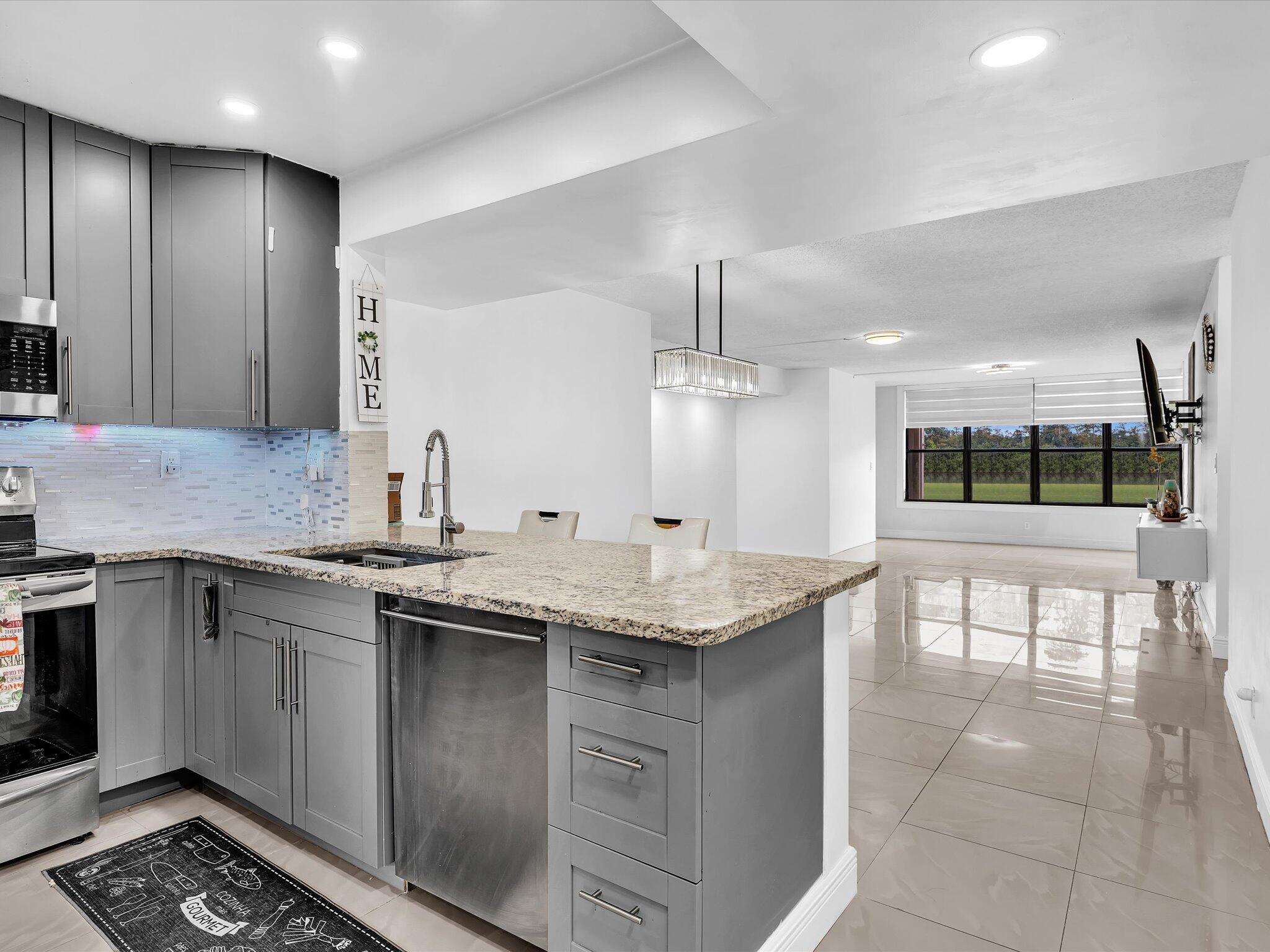 APPLEWOOD VILLAGE I-A CONDO - Residential