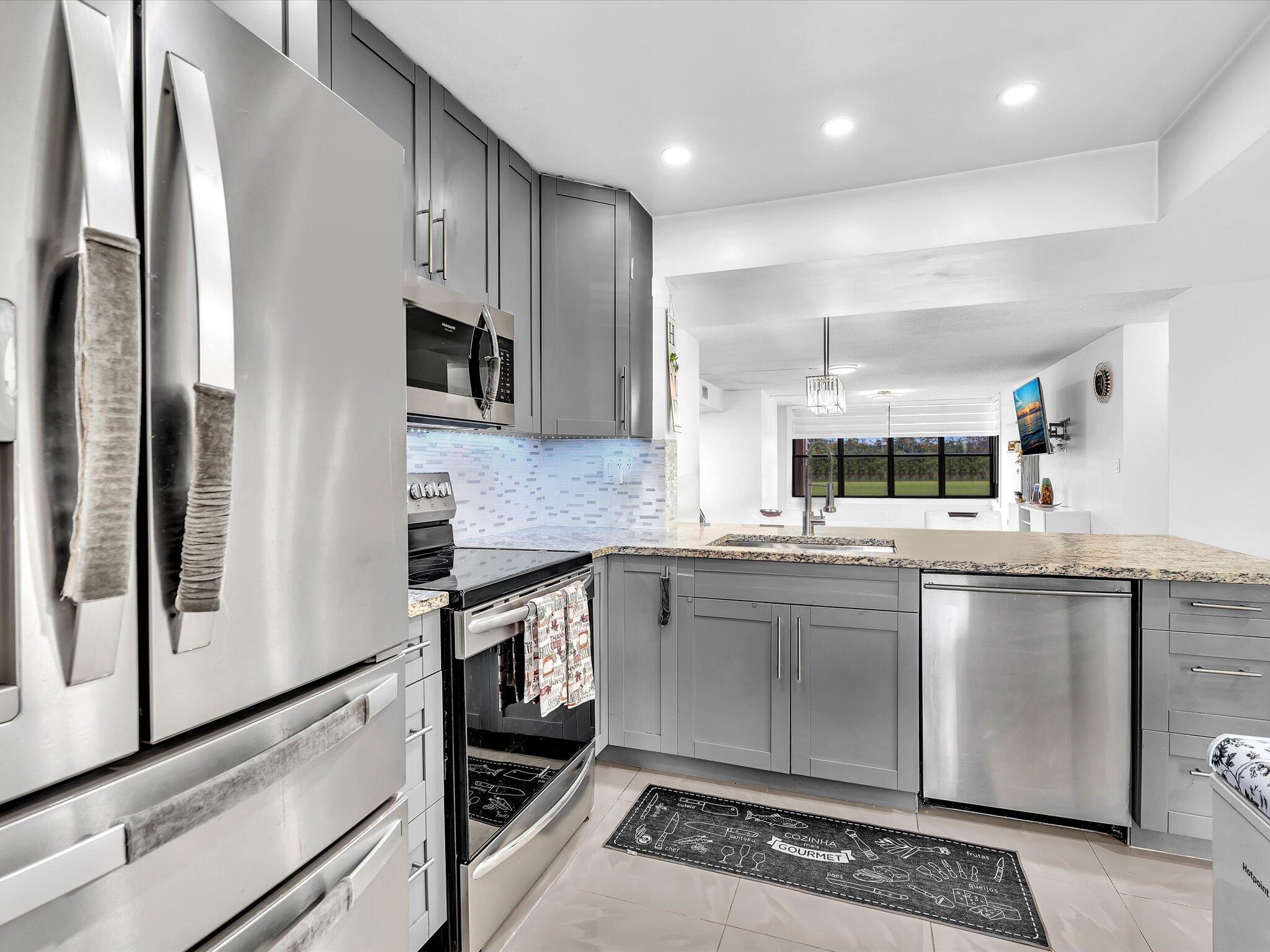 APPLEWOOD VILLAGE I-A CONDO - Residential