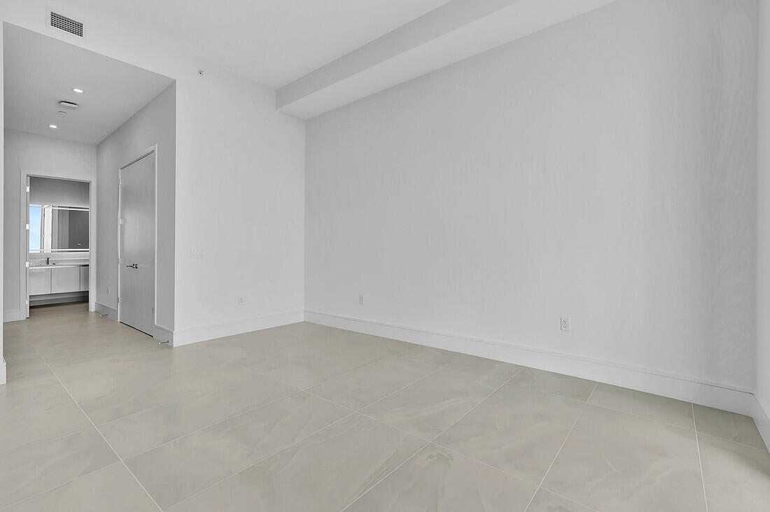 NAUTILUS 220 CONDO - Residential