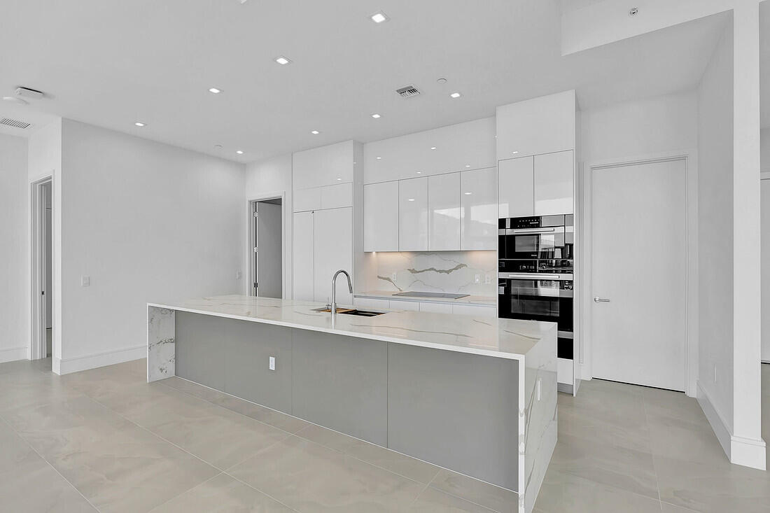 NAUTILUS 220 CONDO - Residential