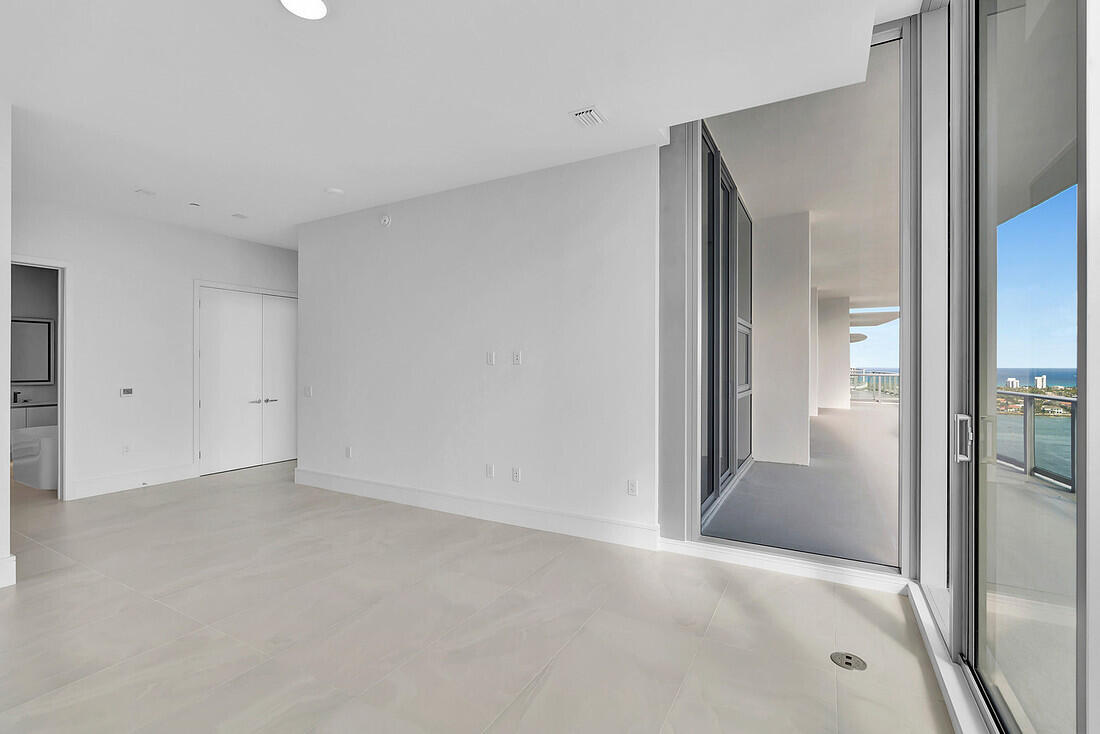 NAUTILUS 220 CONDO - Residential