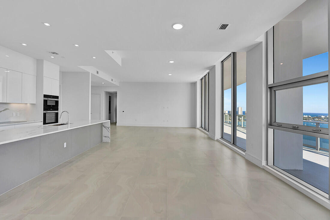 NAUTILUS 220 CONDO - Residential