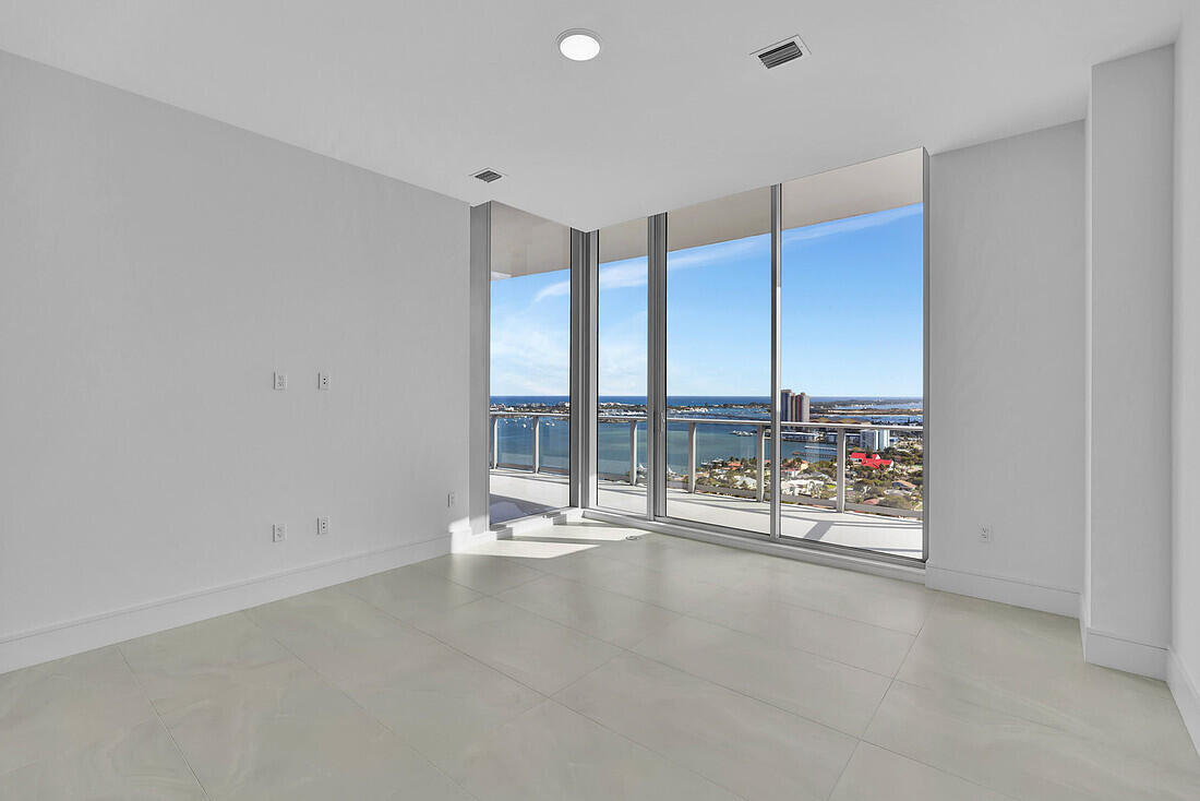 NAUTILUS 220 CONDO - Residential
