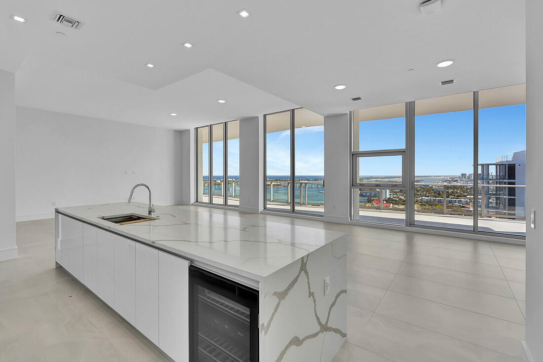 NAUTILUS 220 CONDO - Residential