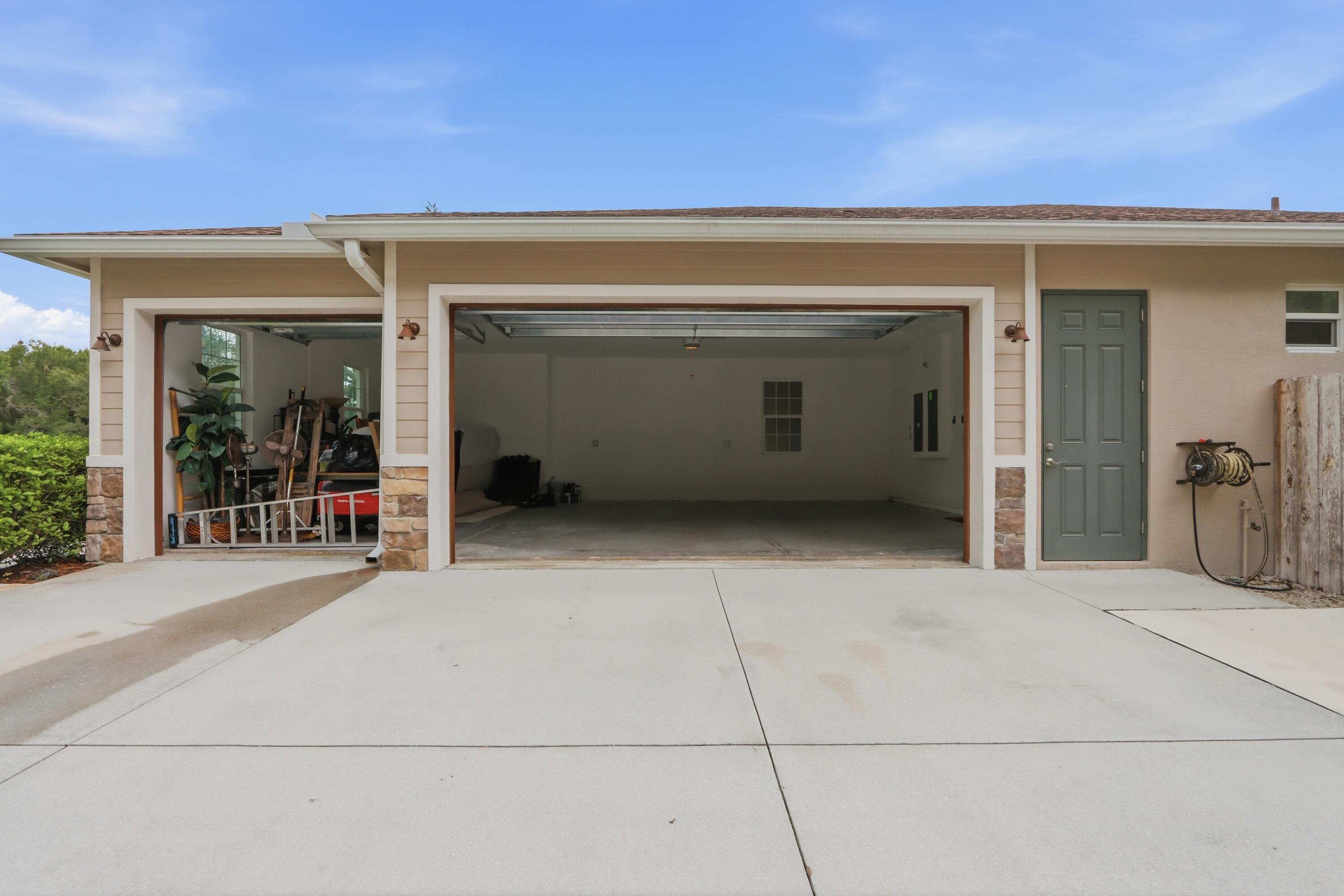 LOXAHATCHEE GROVES - Residential