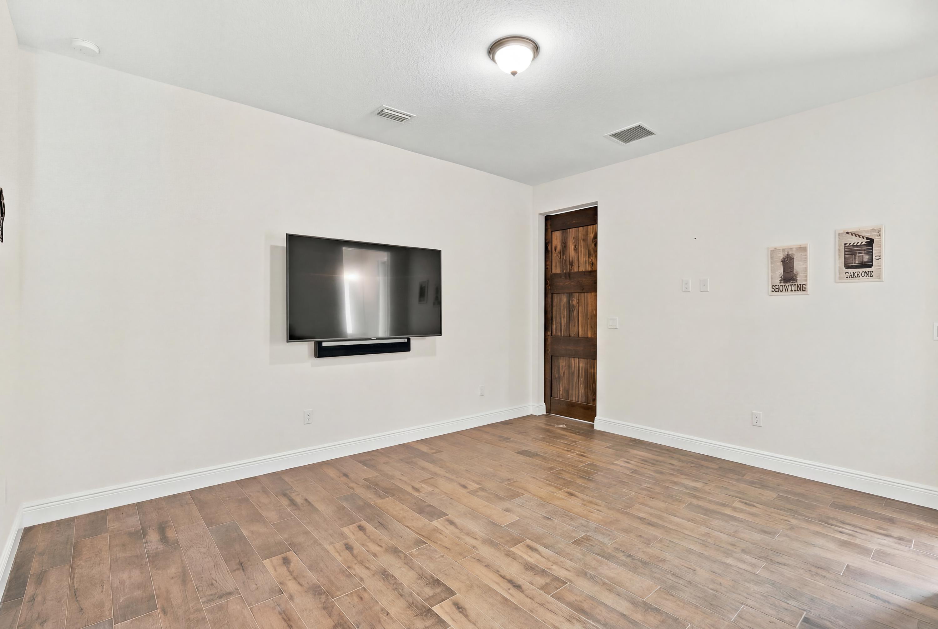 LOXAHATCHEE GROVES - Residential