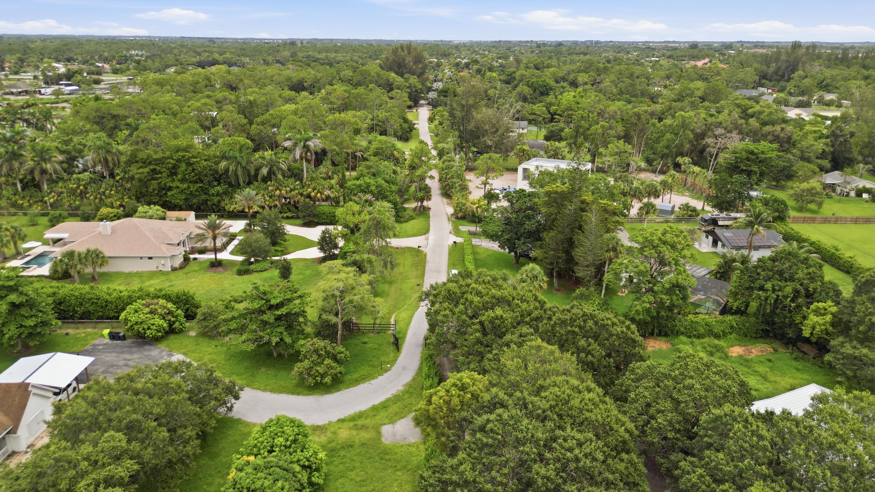 LOXAHATCHEE GROVES - Residential