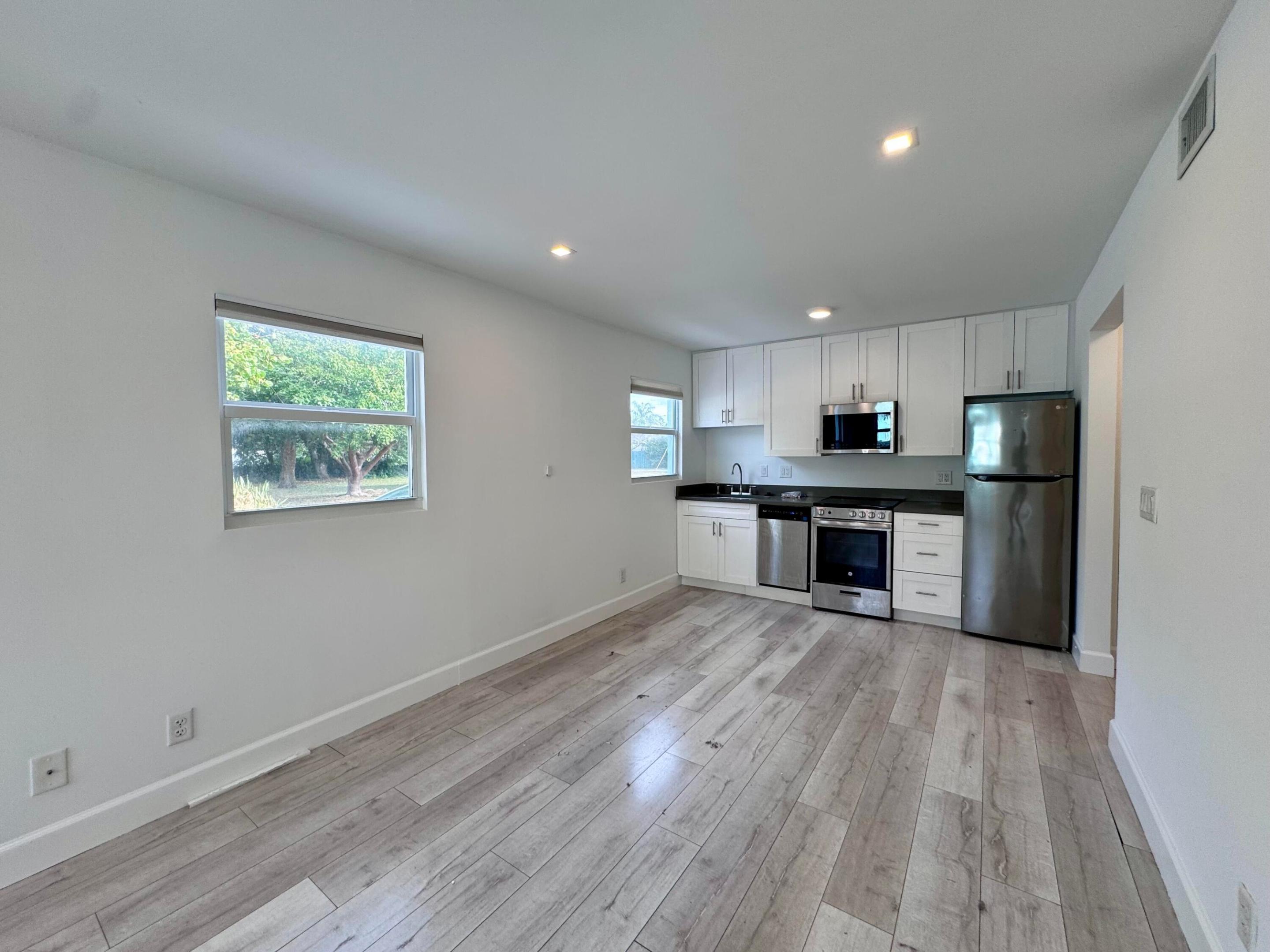 LAKE WORTH TOWN OF - Residential Lease
