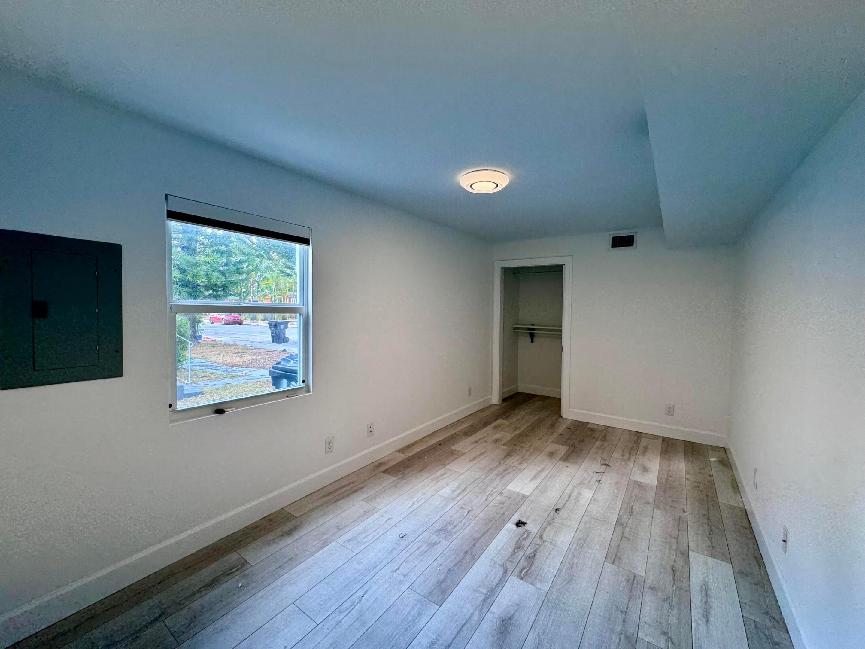 LAKE WORTH TOWN OF - Residential Lease