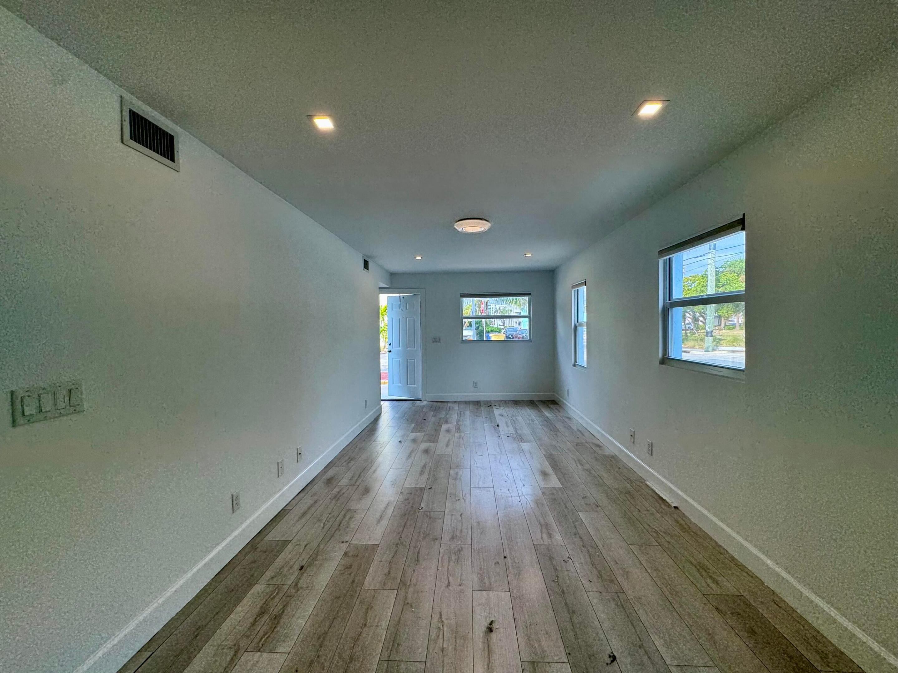 LAKE WORTH TOWN OF - Residential Lease