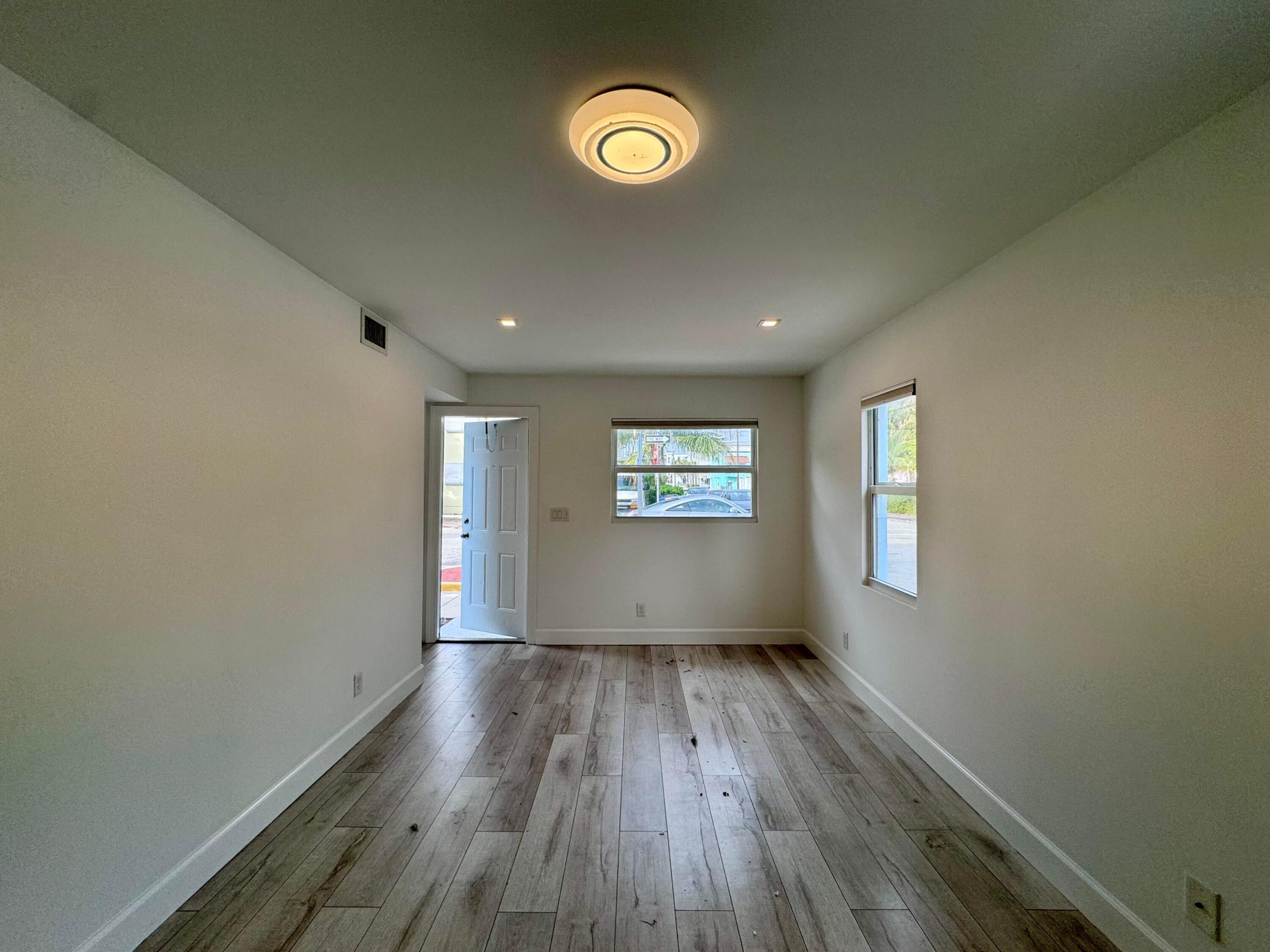 LAKE WORTH TOWN OF - Residential Lease