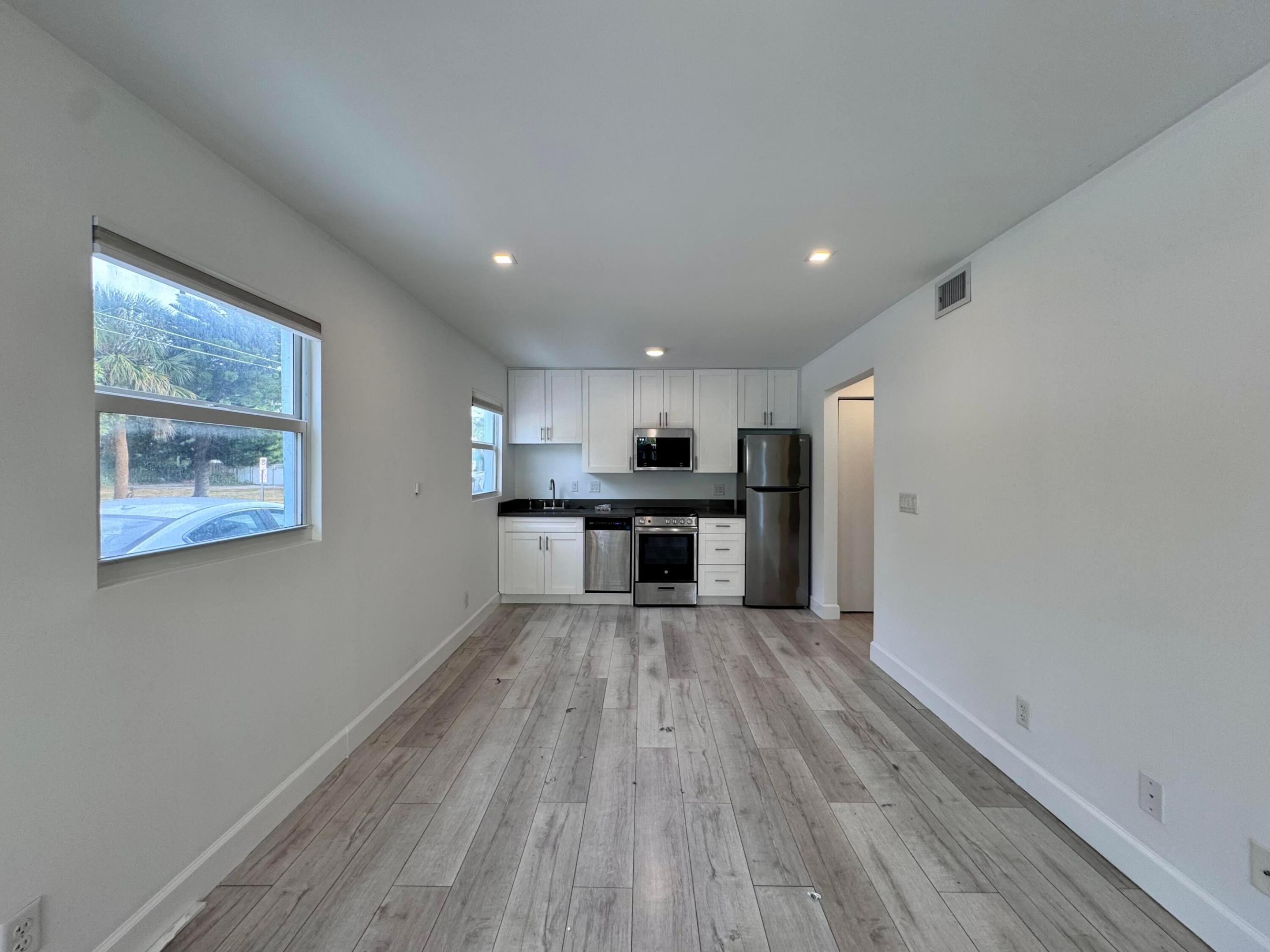 LAKE WORTH TOWN OF - Residential Lease