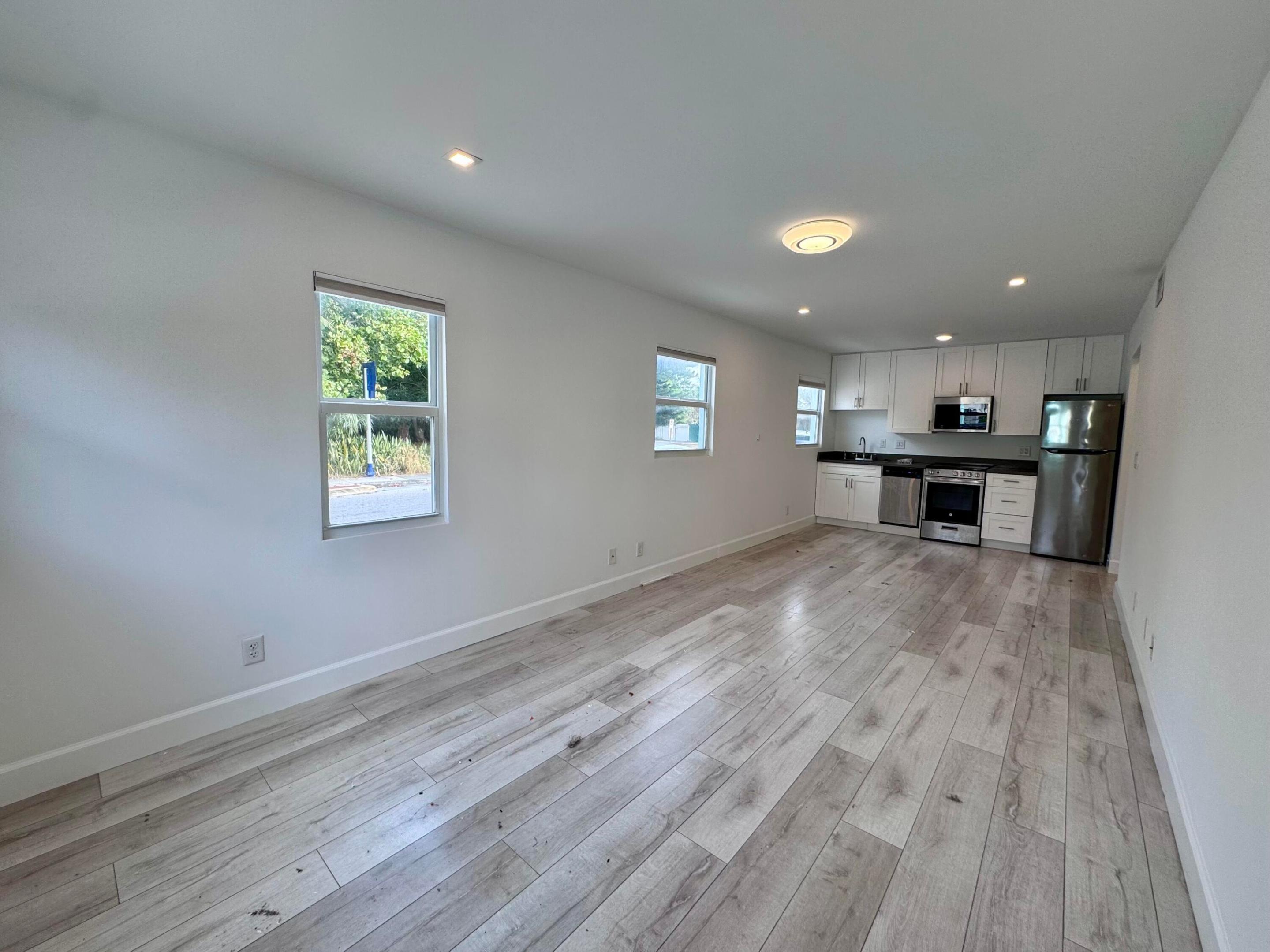 LAKE WORTH TOWN OF - Residential Lease