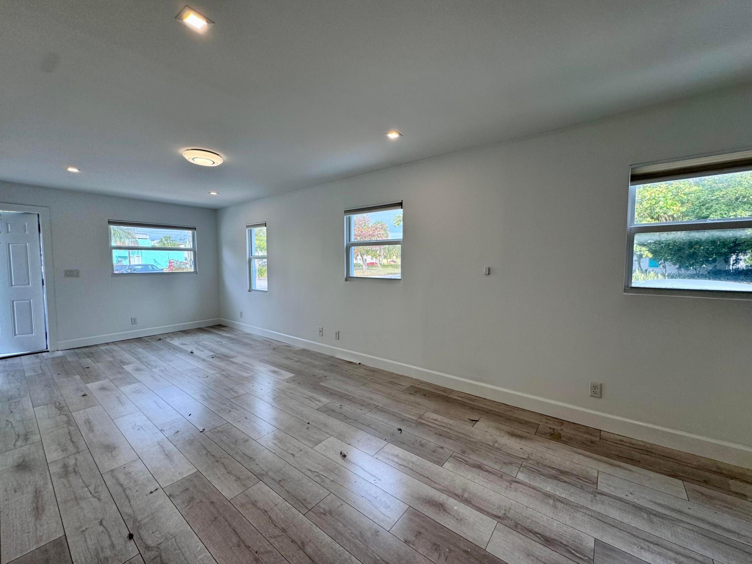 LAKE WORTH TOWN OF - Residential Lease