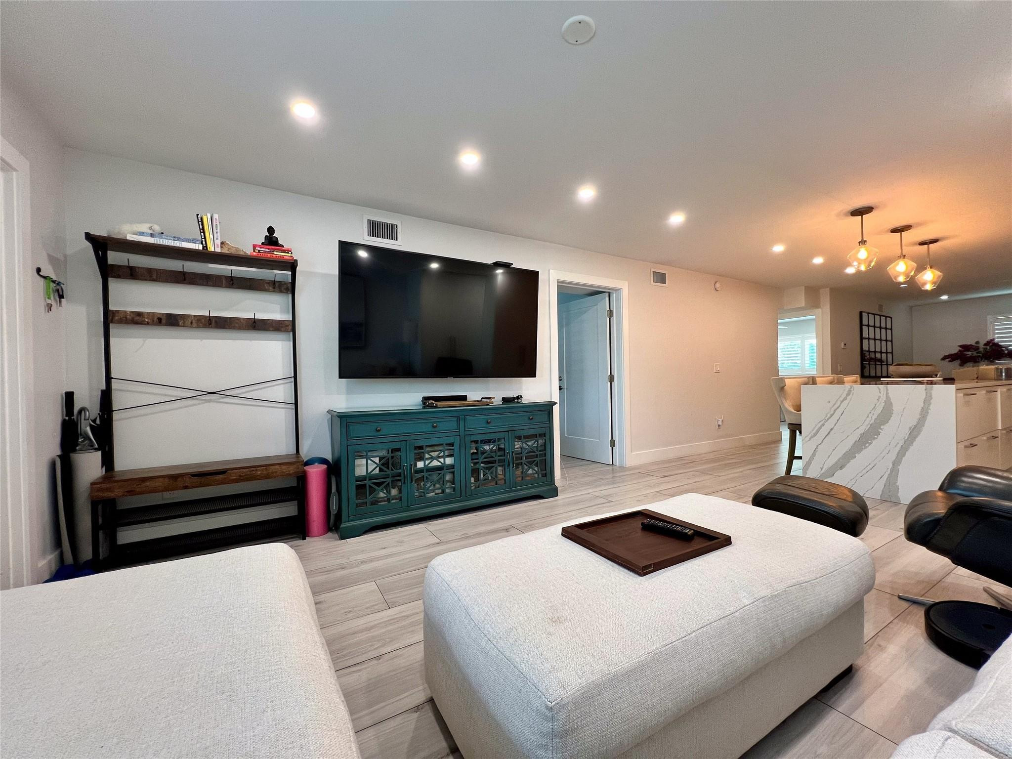 CORAL RIDGE COUNTRY CLUB - Residential Lease