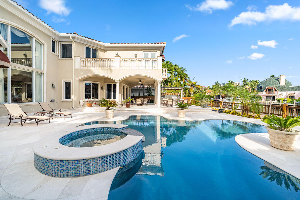 SEVEN ISLES - Residential