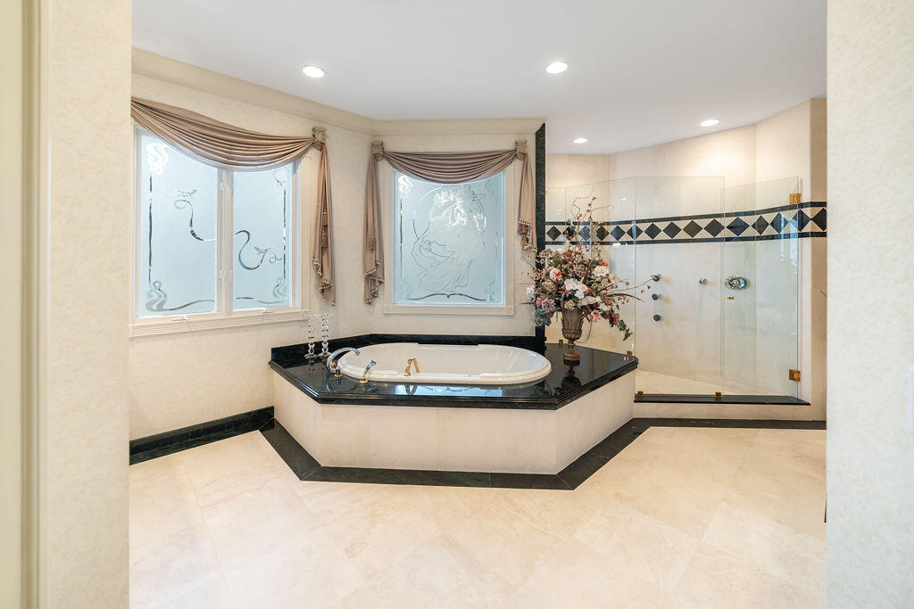 SEVEN ISLES - Residential