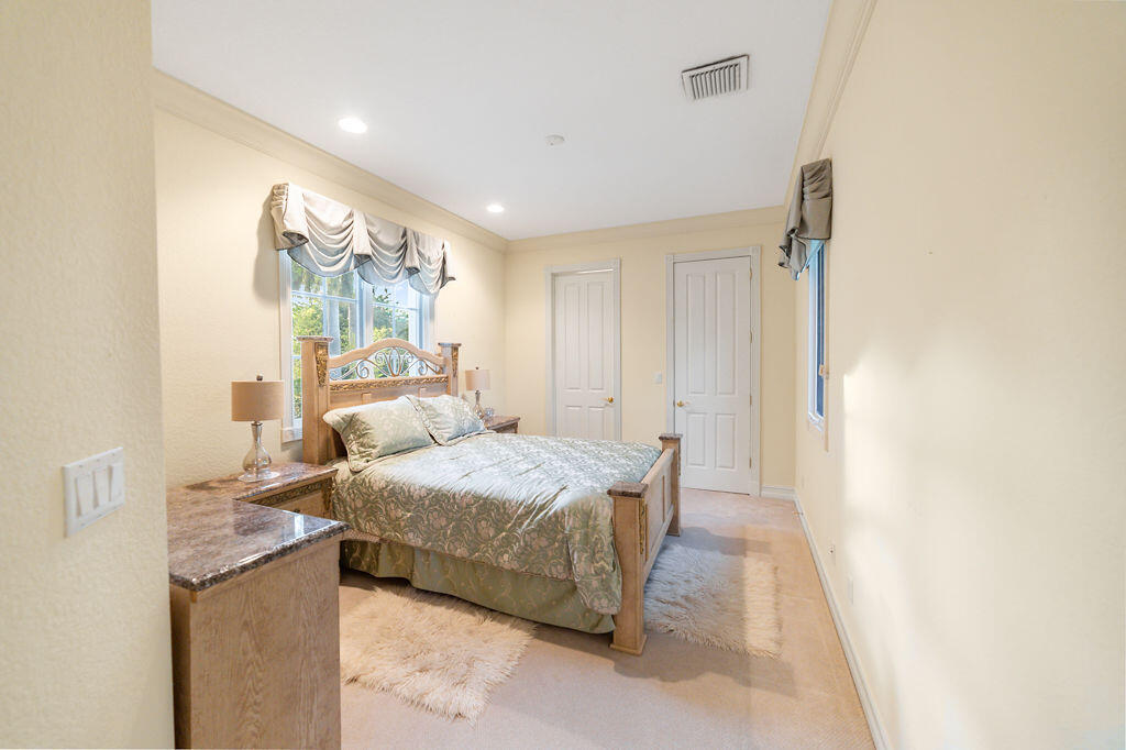 SEVEN ISLES - Residential