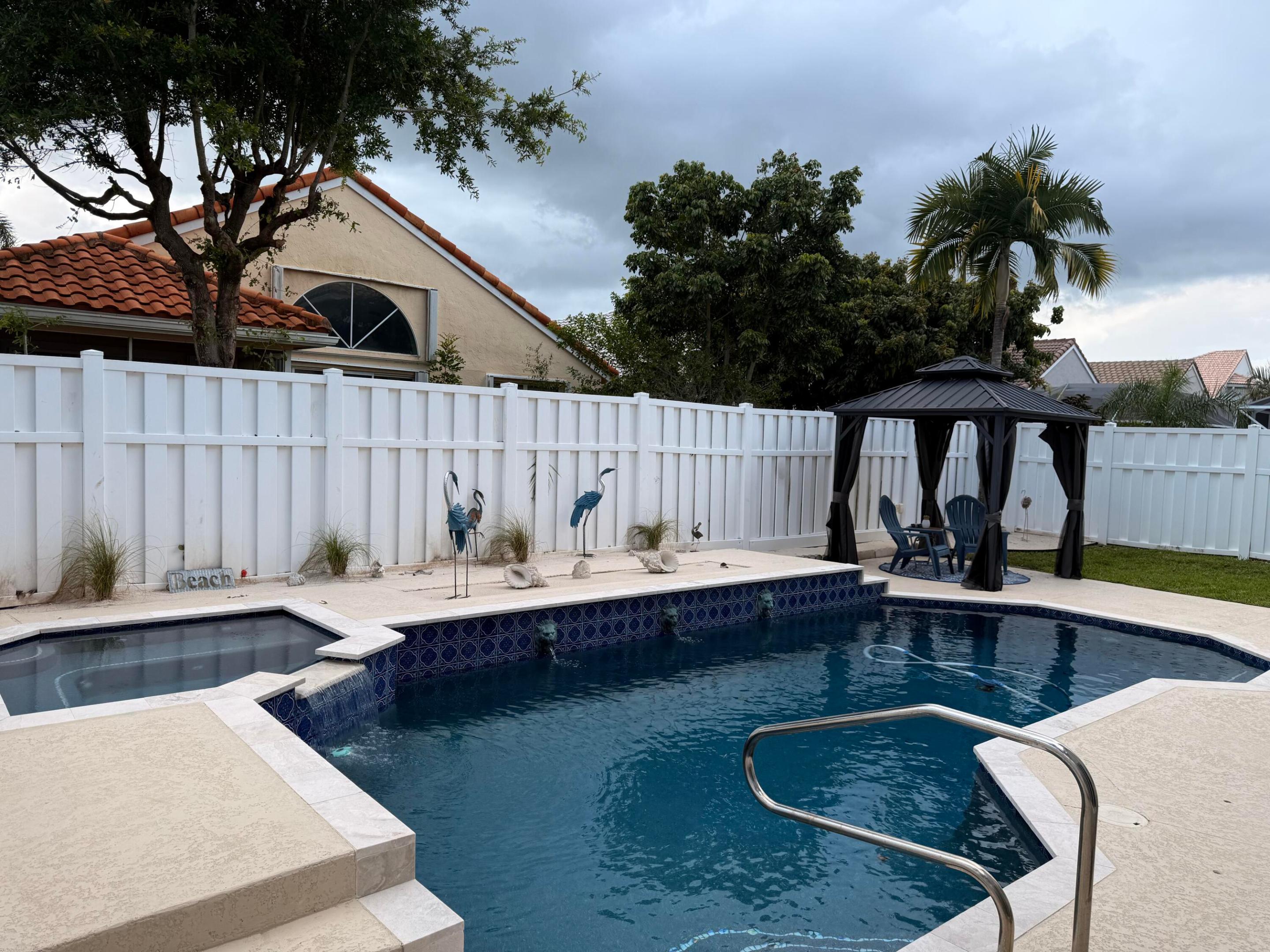 LAKE CHARLESTON - Residential