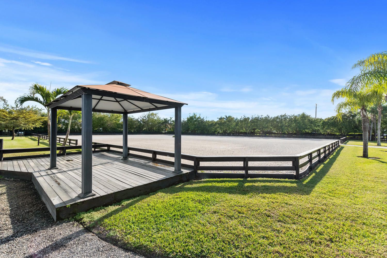 SADDLE TRAIL PARK OF WELLINGTON - Residential