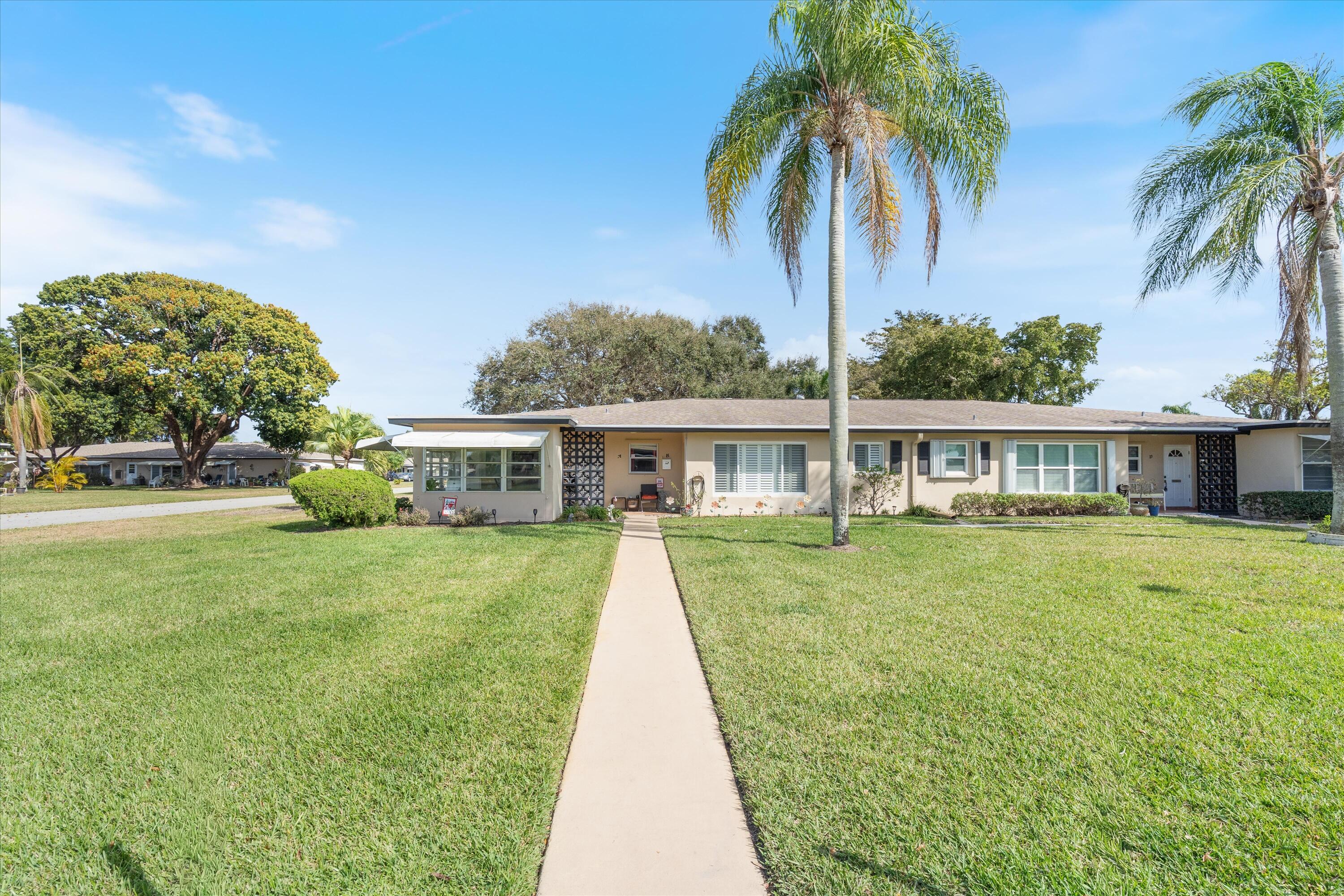 Light and bright, fully updated 2-bedroom, 2-bath condo located in the active 55+ community of High Point. Just minutes from vibrant Atlantic Avenue in Delray Beach, you'll enjoy easy access to dining, shopping, and entertainment.This beautifully maintained unit features a full-size washer and dryer for added convenience, along with a lovely private back patio—perfect for relaxing or entertaining guests.
Priced to sell and ready for its next owner to enjoy the Florida lifestyle!
