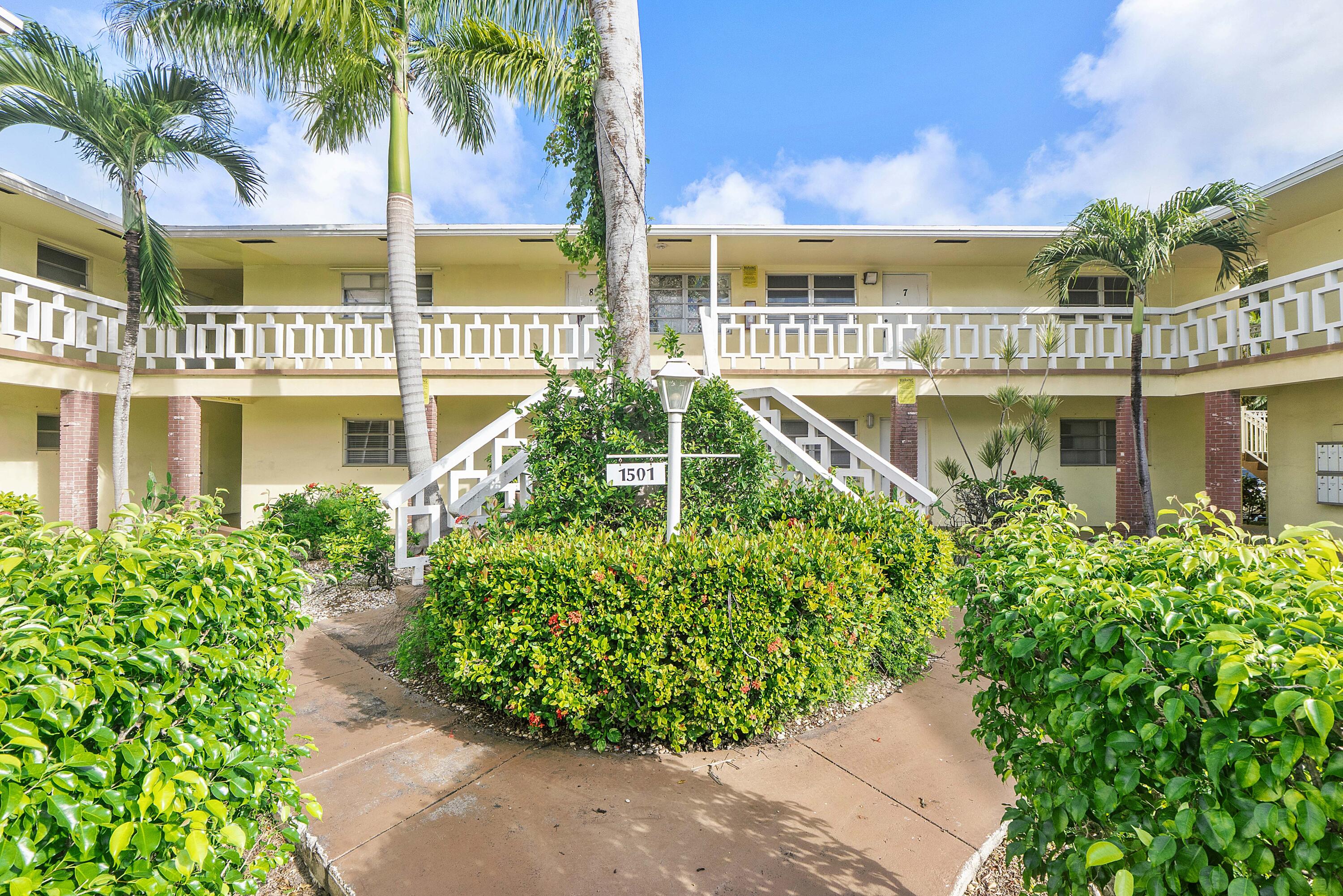 Spacious and bright all-ages 2-bedroom, 1-bath condo in Hollywood, conveniently located east of US-1. This unit features tile flooring throughout, newer electric panel and a lot of storage space, including two walk-in closets in the master bedroom. Enjoy a prime location just minutes from Hollywood Beach, Downtown Hollywood, and the Hollywood Beach Golf Club. Low monthly maintenance fees. Rentals are permitted after the first 18 months of ownership.