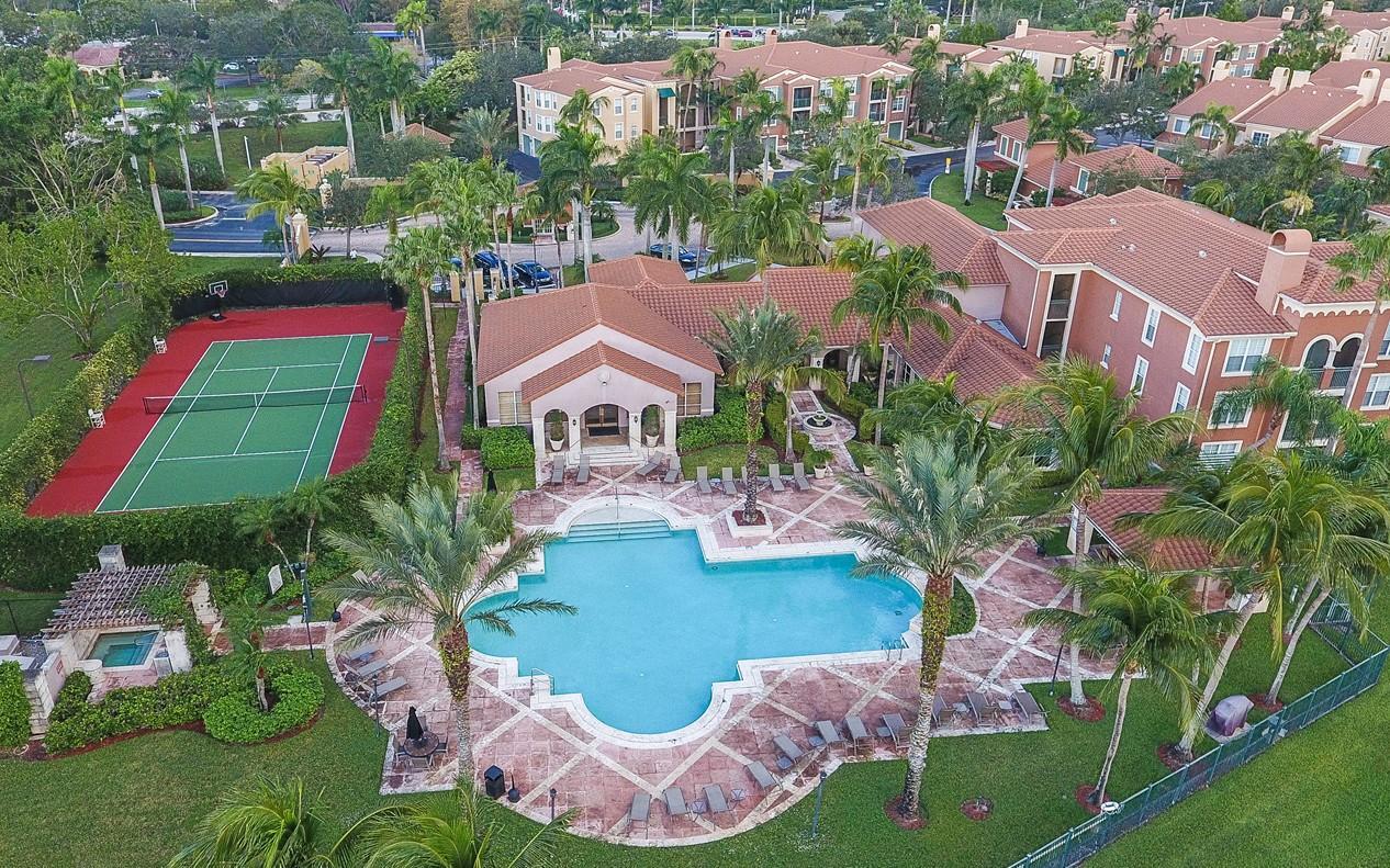 ST ANDREWS AT POLO CLUB CONDO - Residential