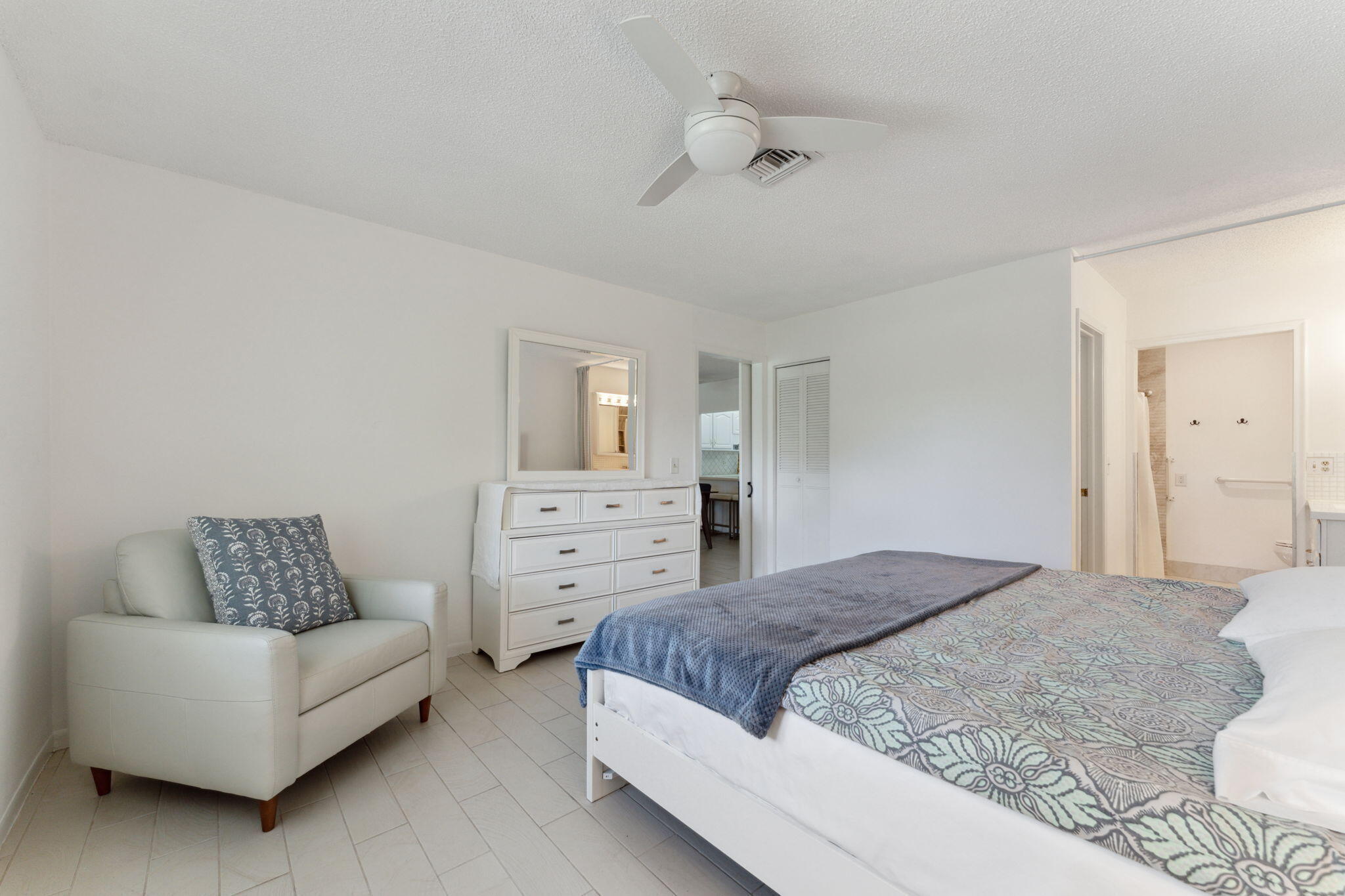 PINES OF DELRAY CONDO - Residential Lease